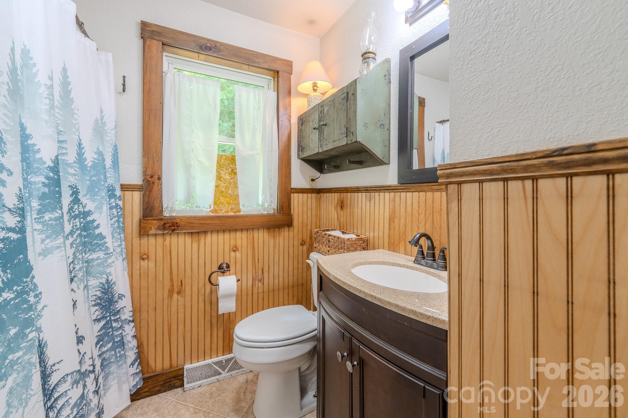 84 English Road — Spruce Pine
