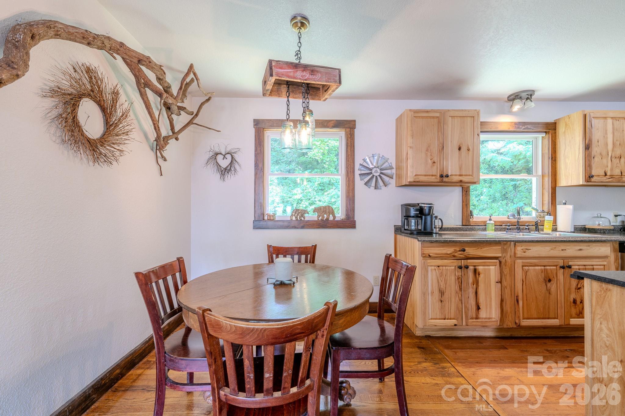 84 English Road — Spruce Pine
