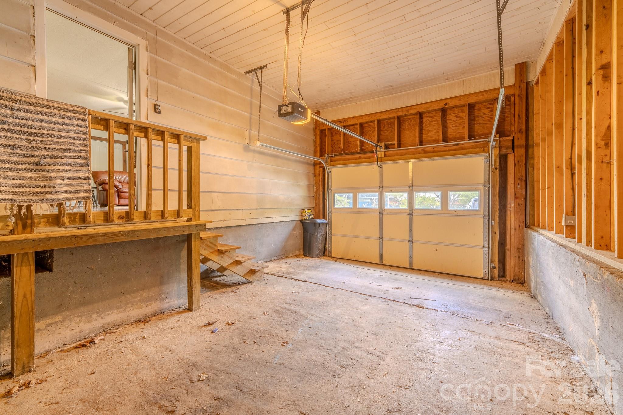 84 English Road — Spruce Pine