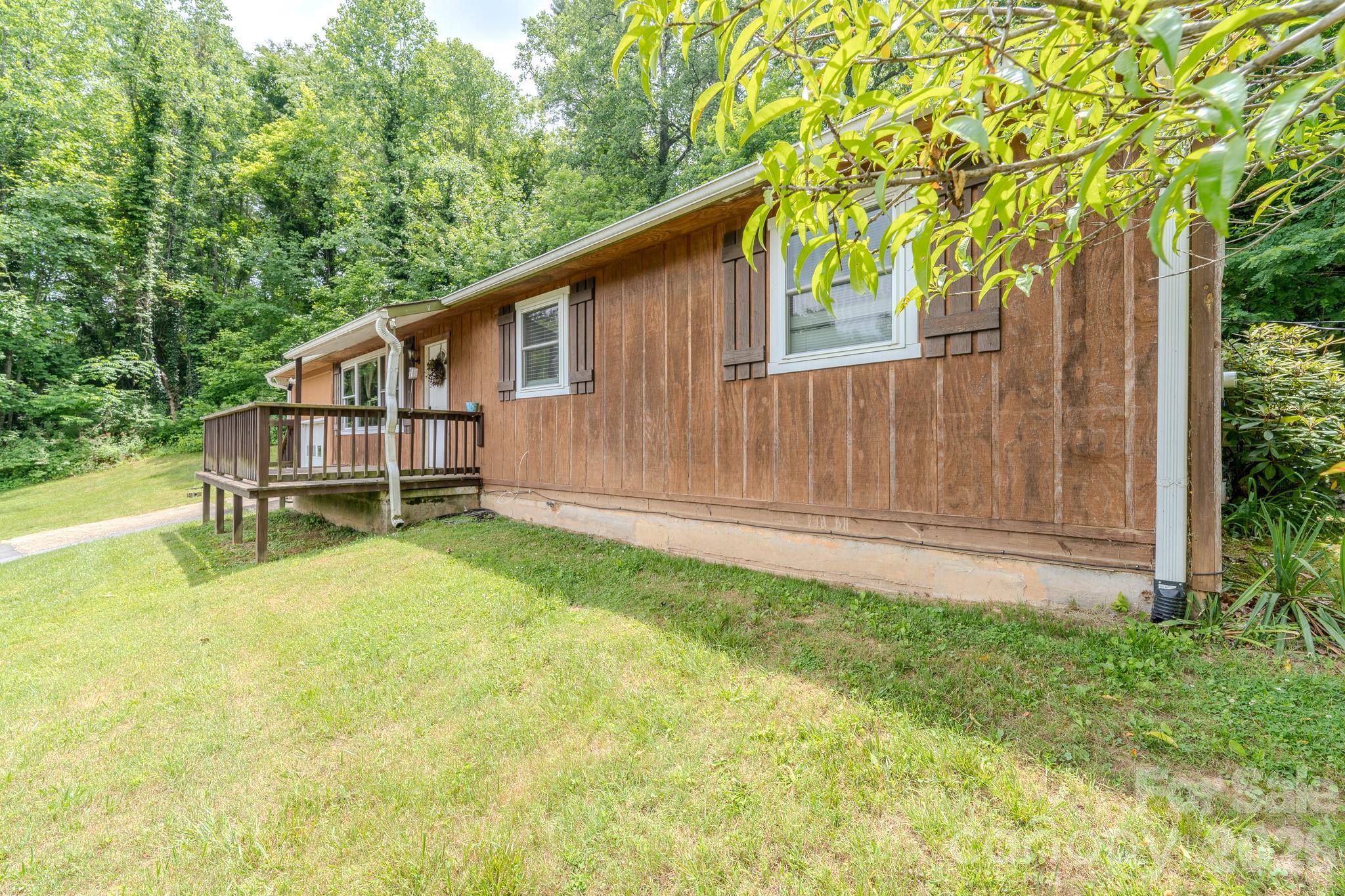 84 English Road — Spruce Pine
