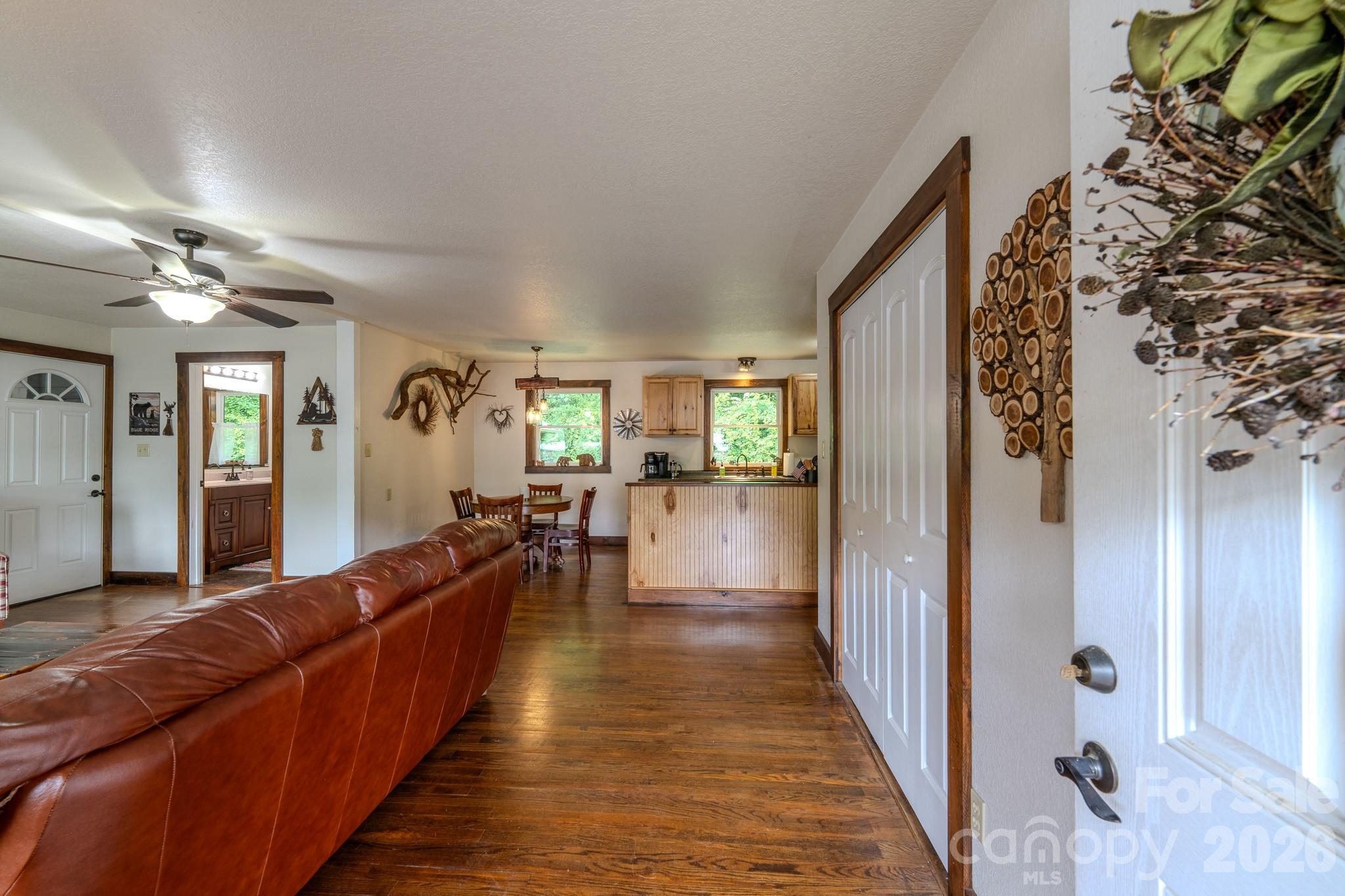 84 English Road — Spruce Pine