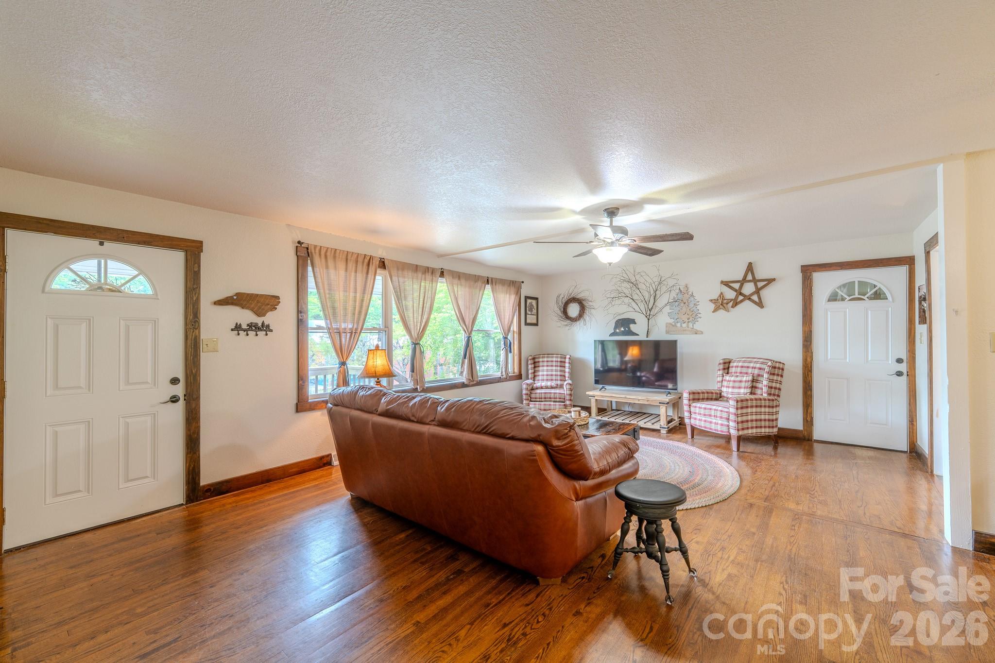 84 English Road — Spruce Pine