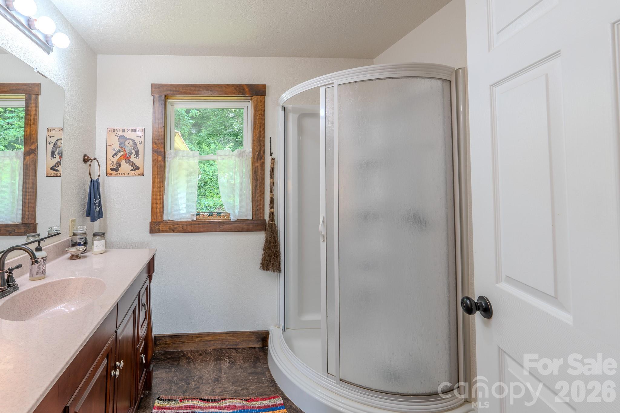 84 English Road — Spruce Pine