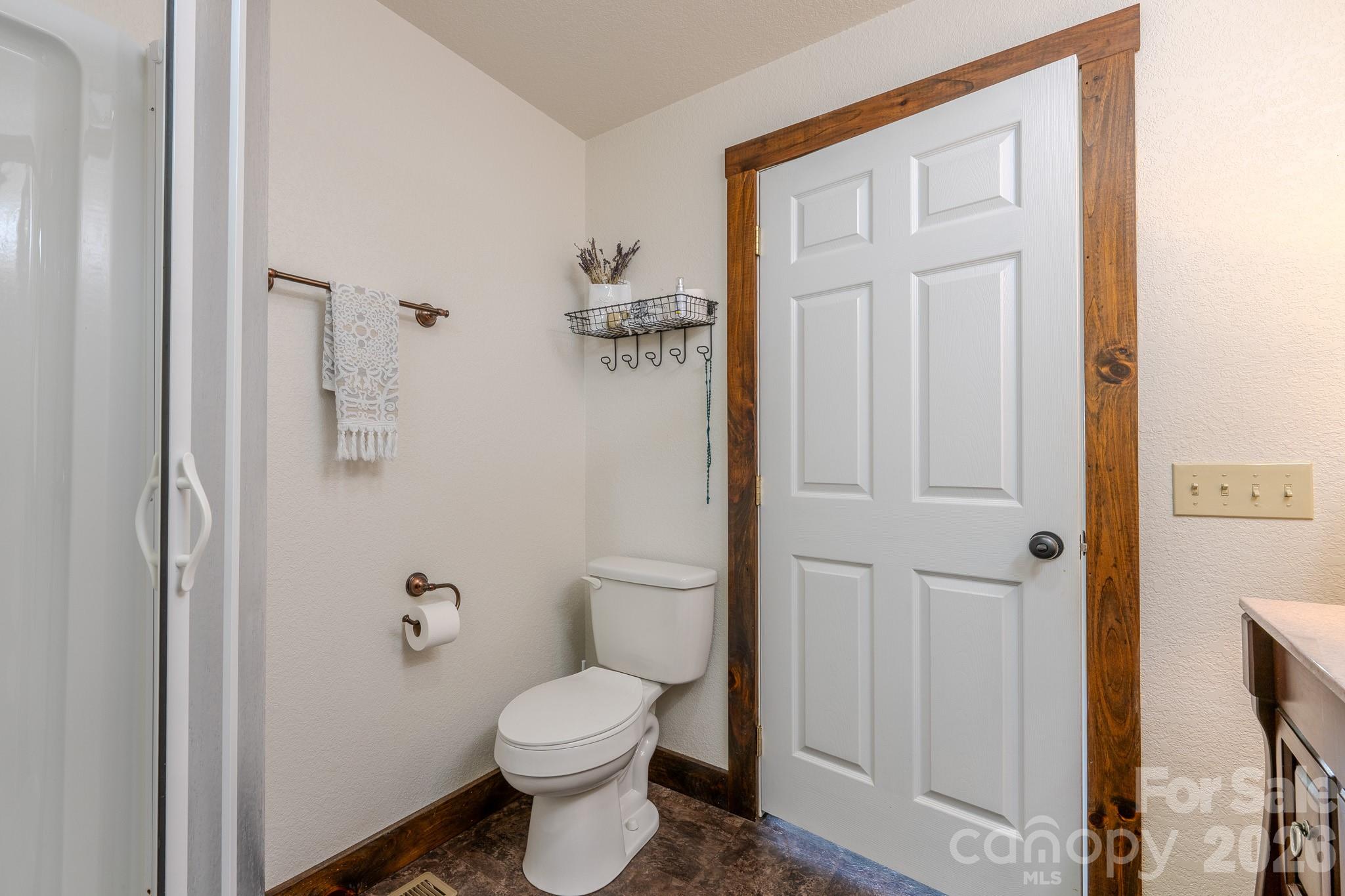 84 English Road — Spruce Pine