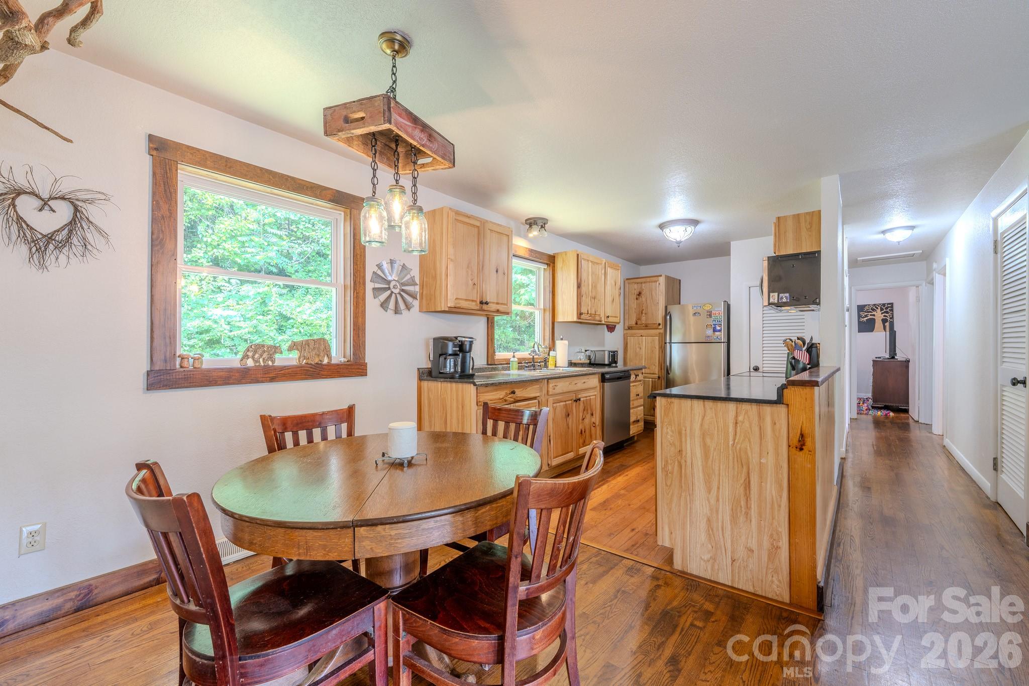 84 English Road — Spruce Pine