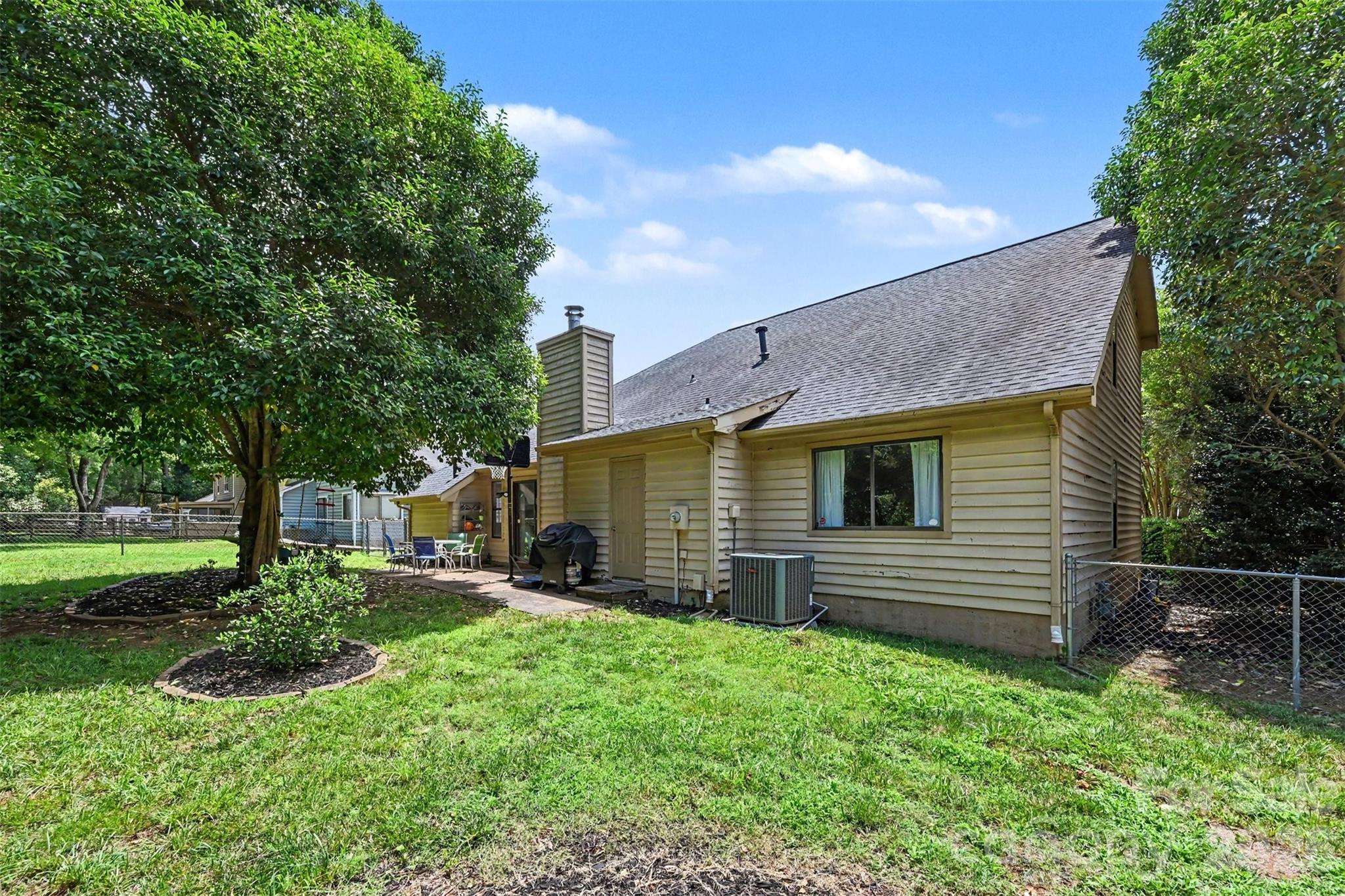 611 Mattingwood Drive — Charlotte