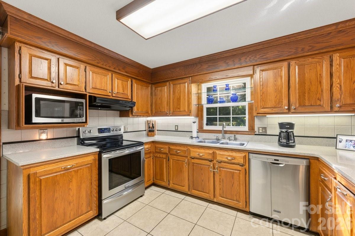 207 Lost Corner Road — Morganton
