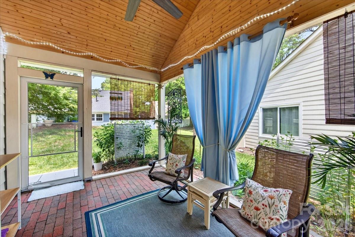 7306 Carrbridge Lane — Charlotte