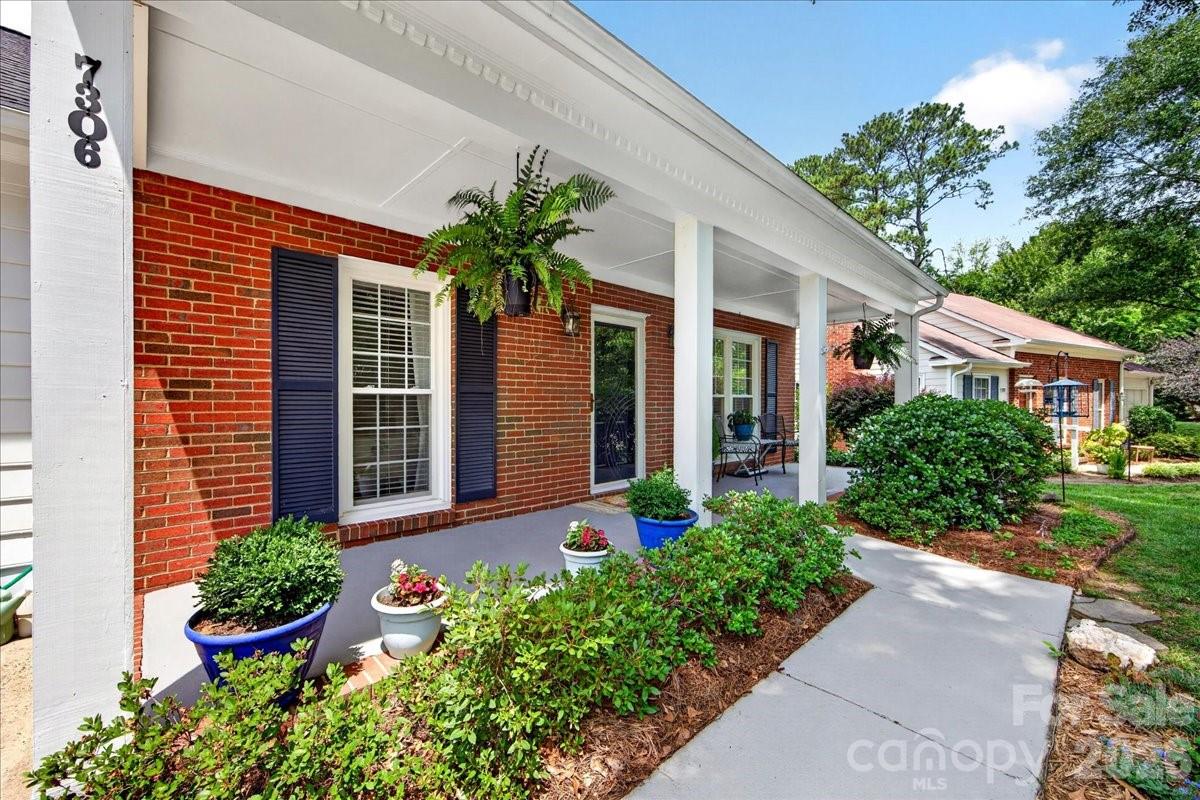 7306 Carrbridge Lane — Charlotte