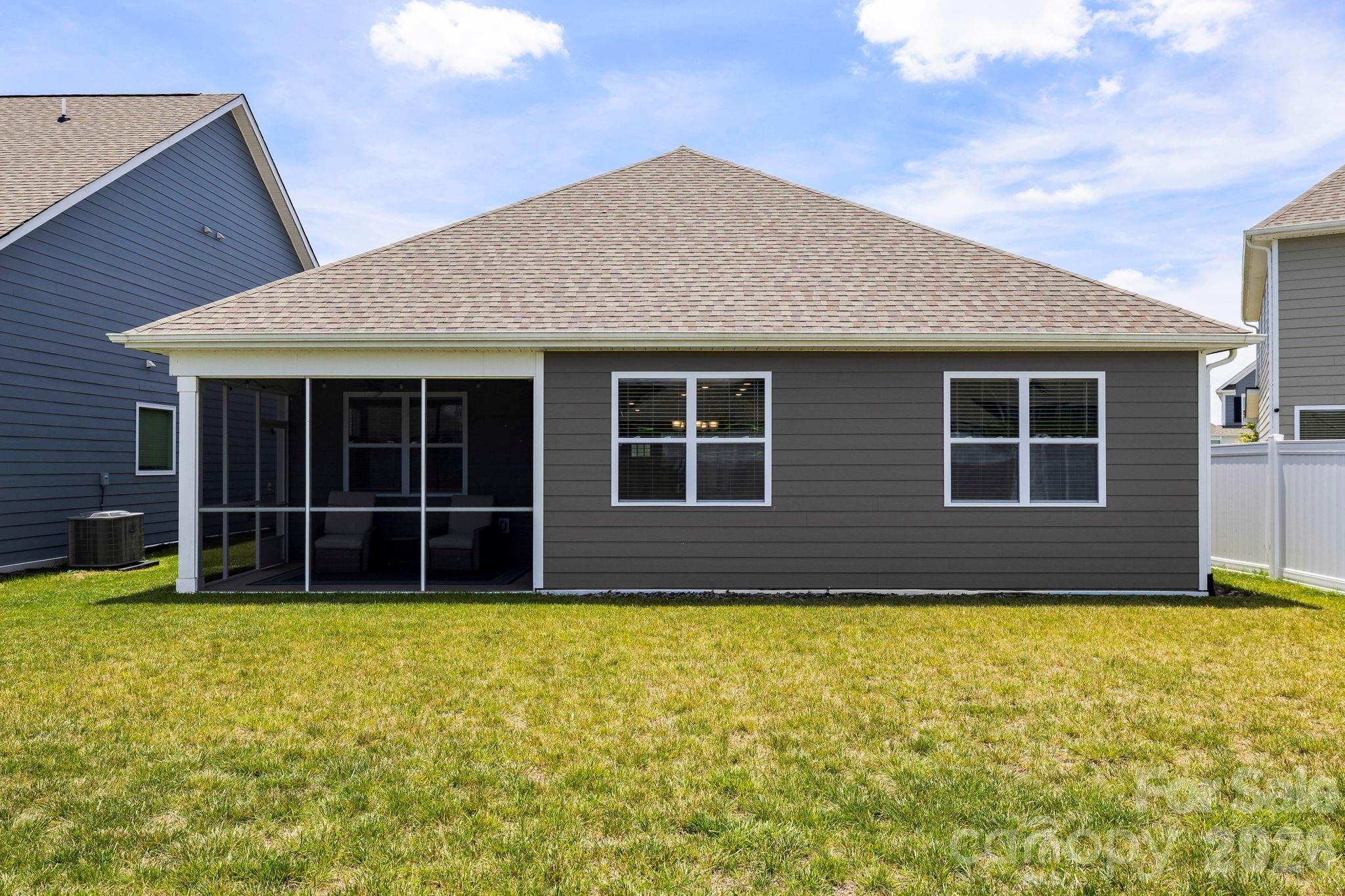 48 Thornberry Road — Hendersonville