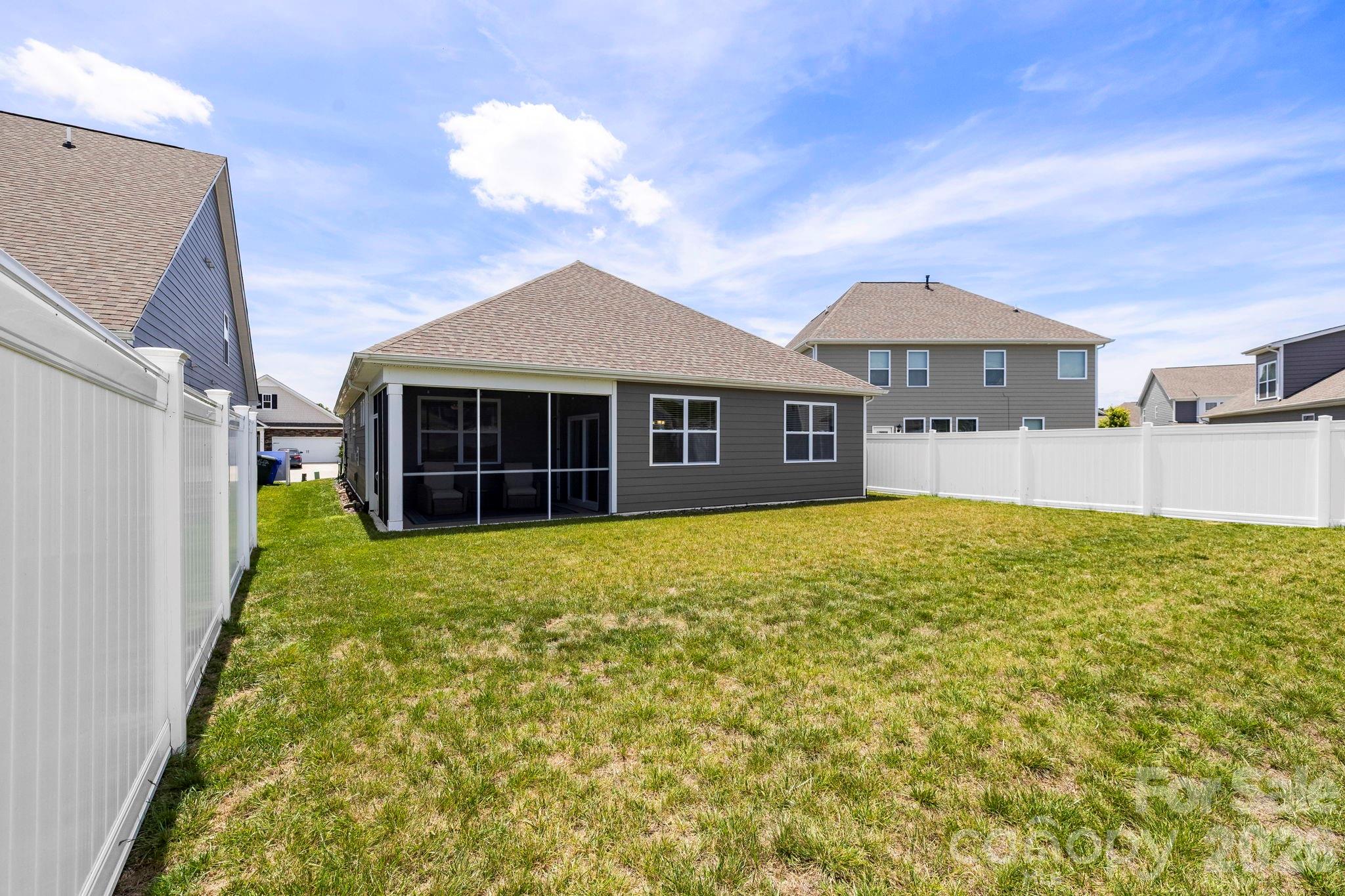 48 Thornberry Road — Hendersonville