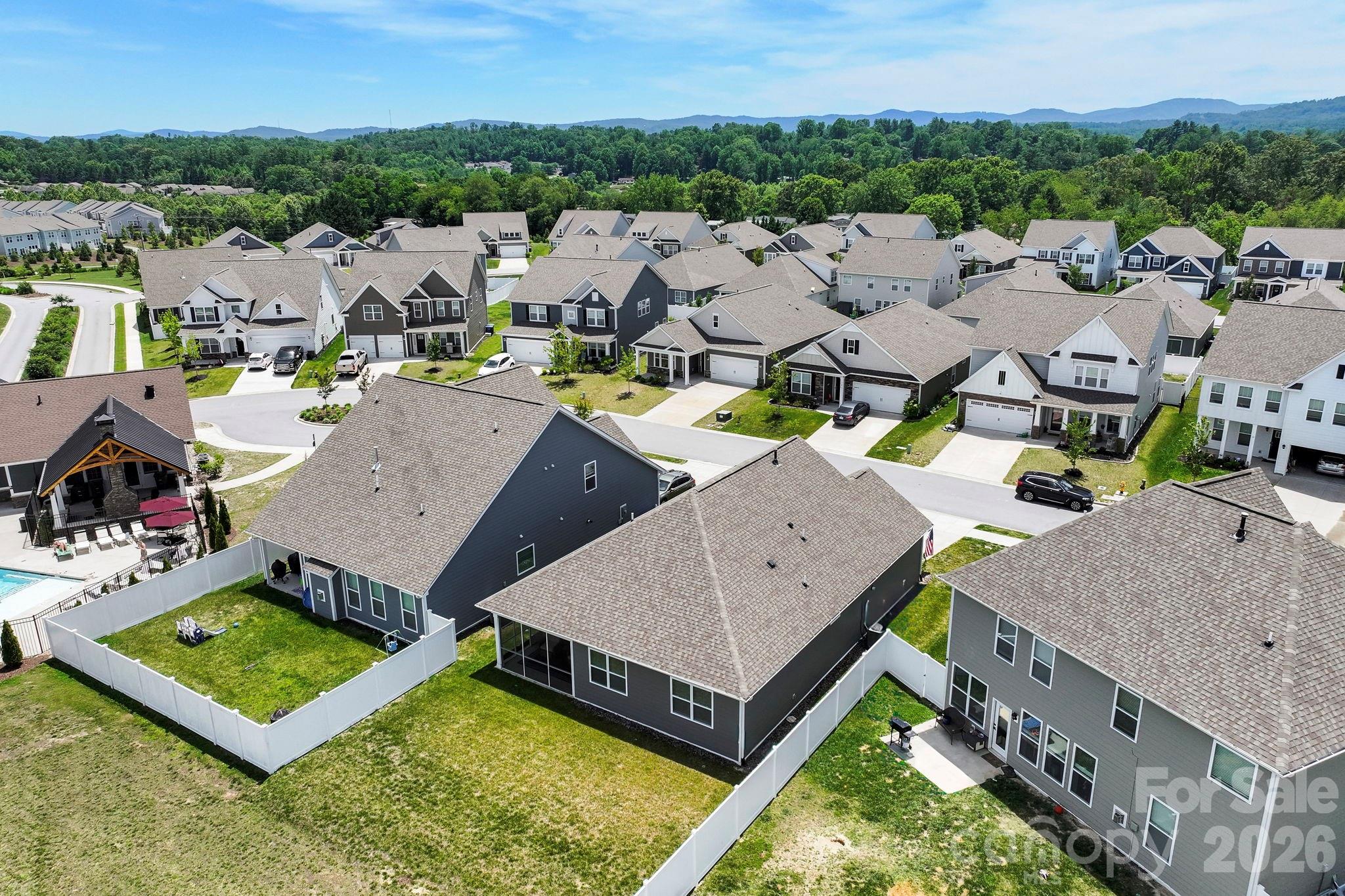 48 Thornberry Road — Hendersonville