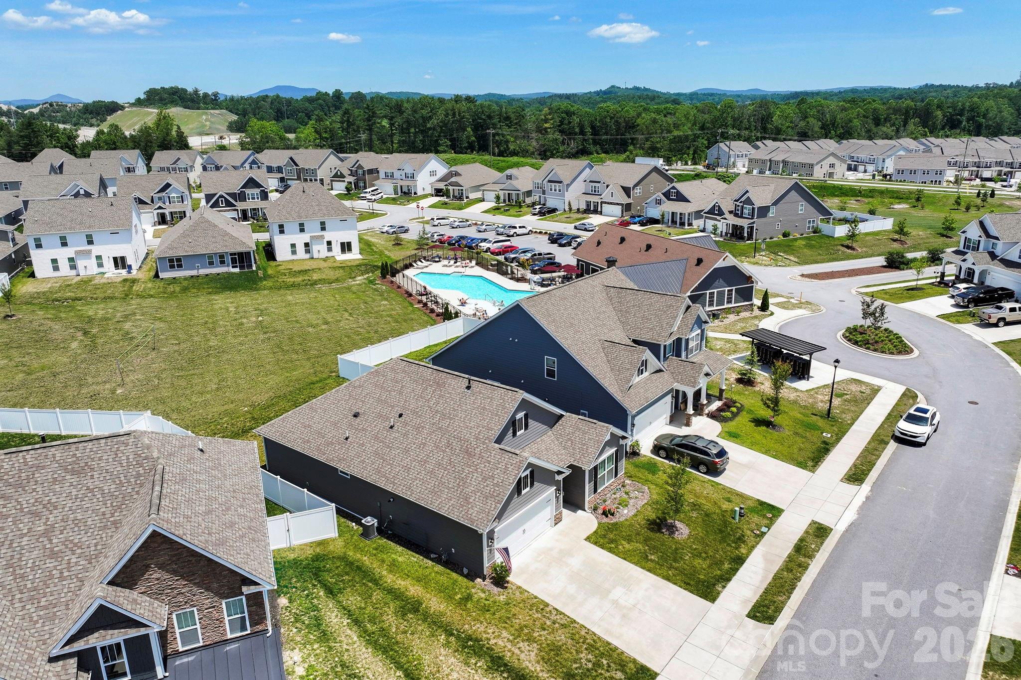 48 Thornberry Road — Hendersonville