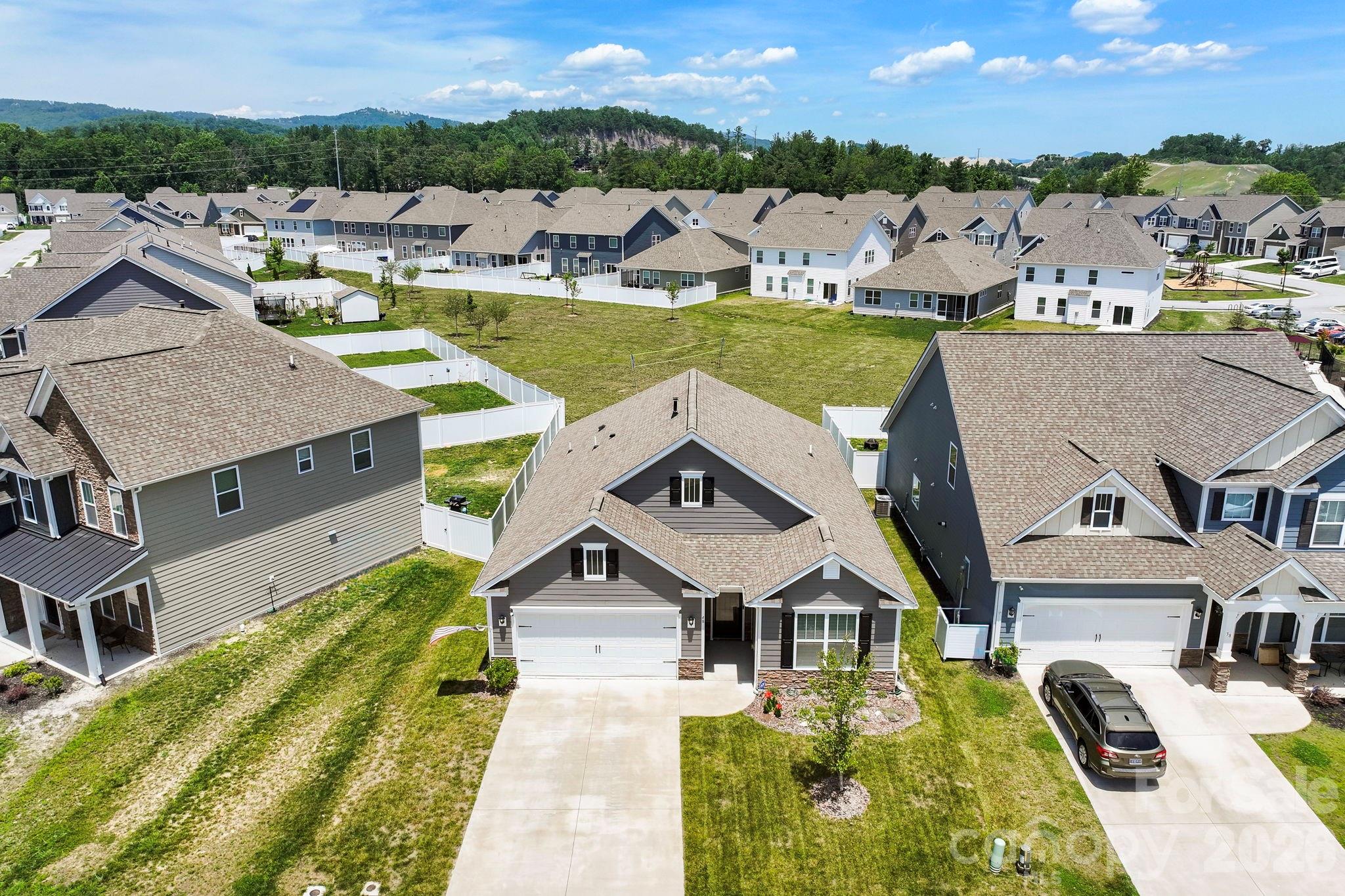 48 Thornberry Road — Hendersonville