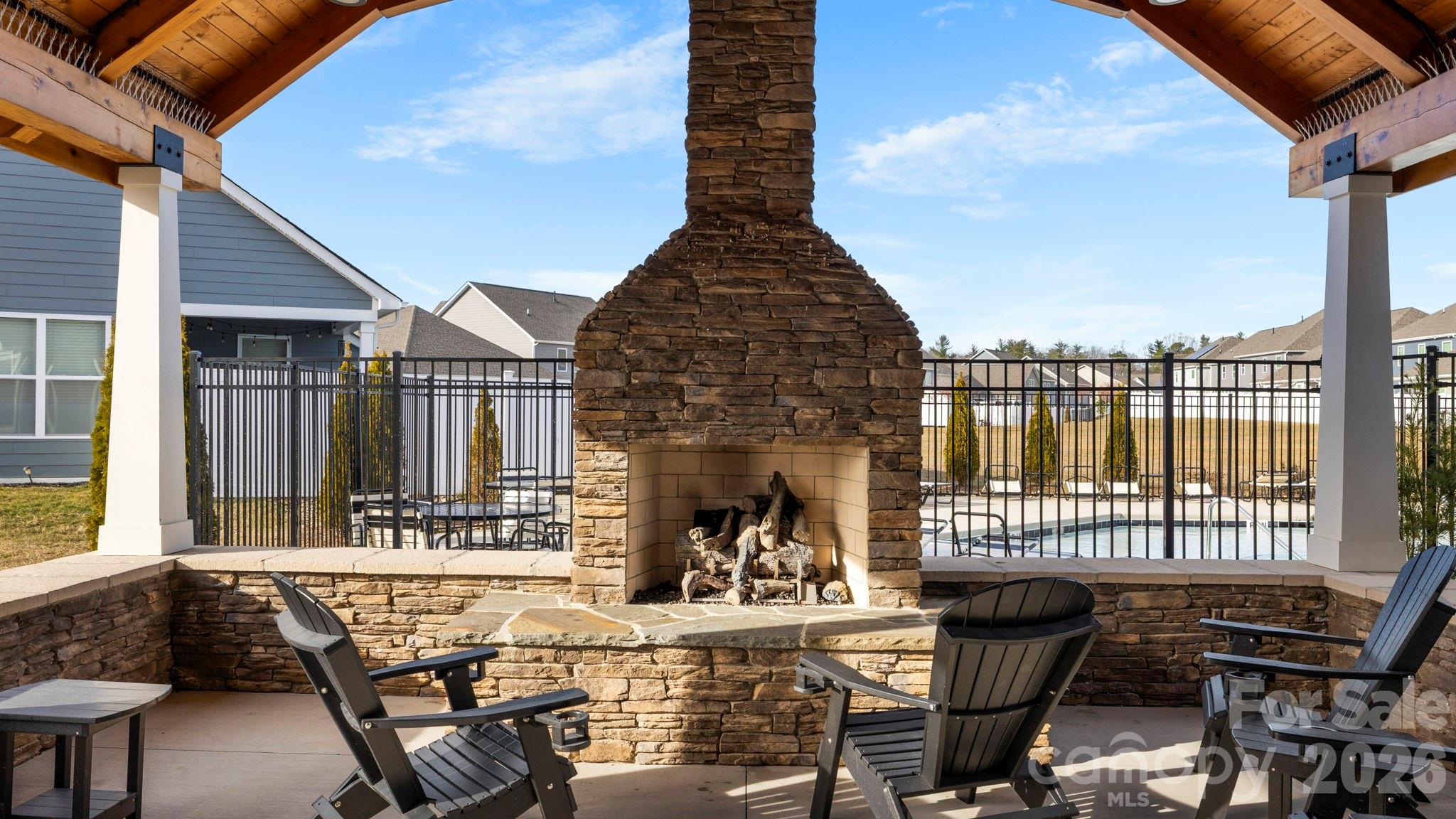48 Thornberry Road — Hendersonville