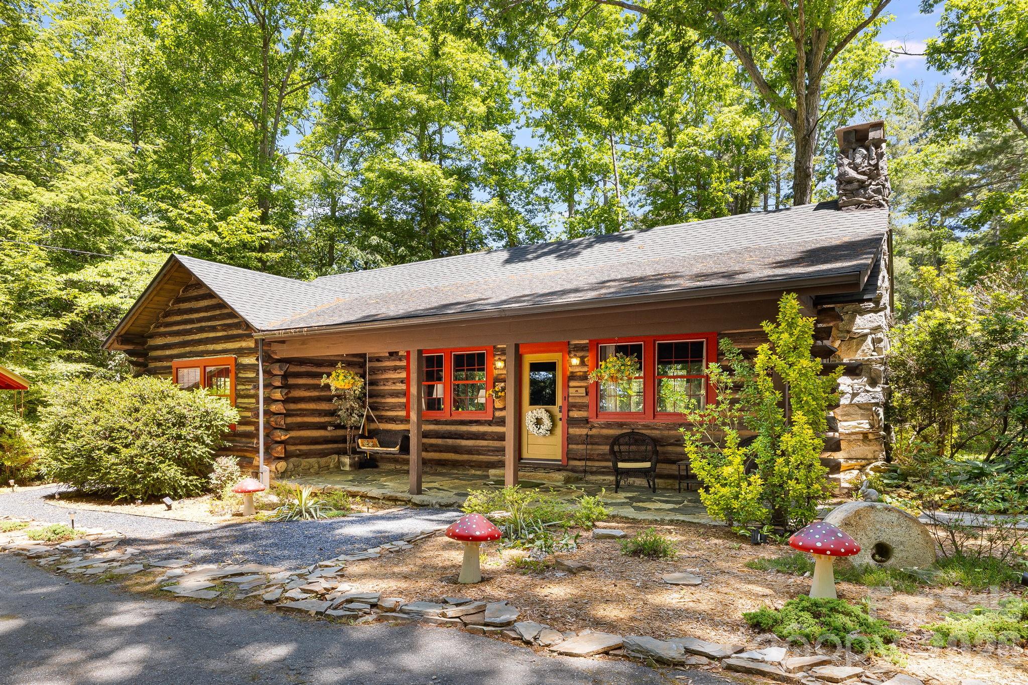 128 Tee Off Lane — Hendersonville