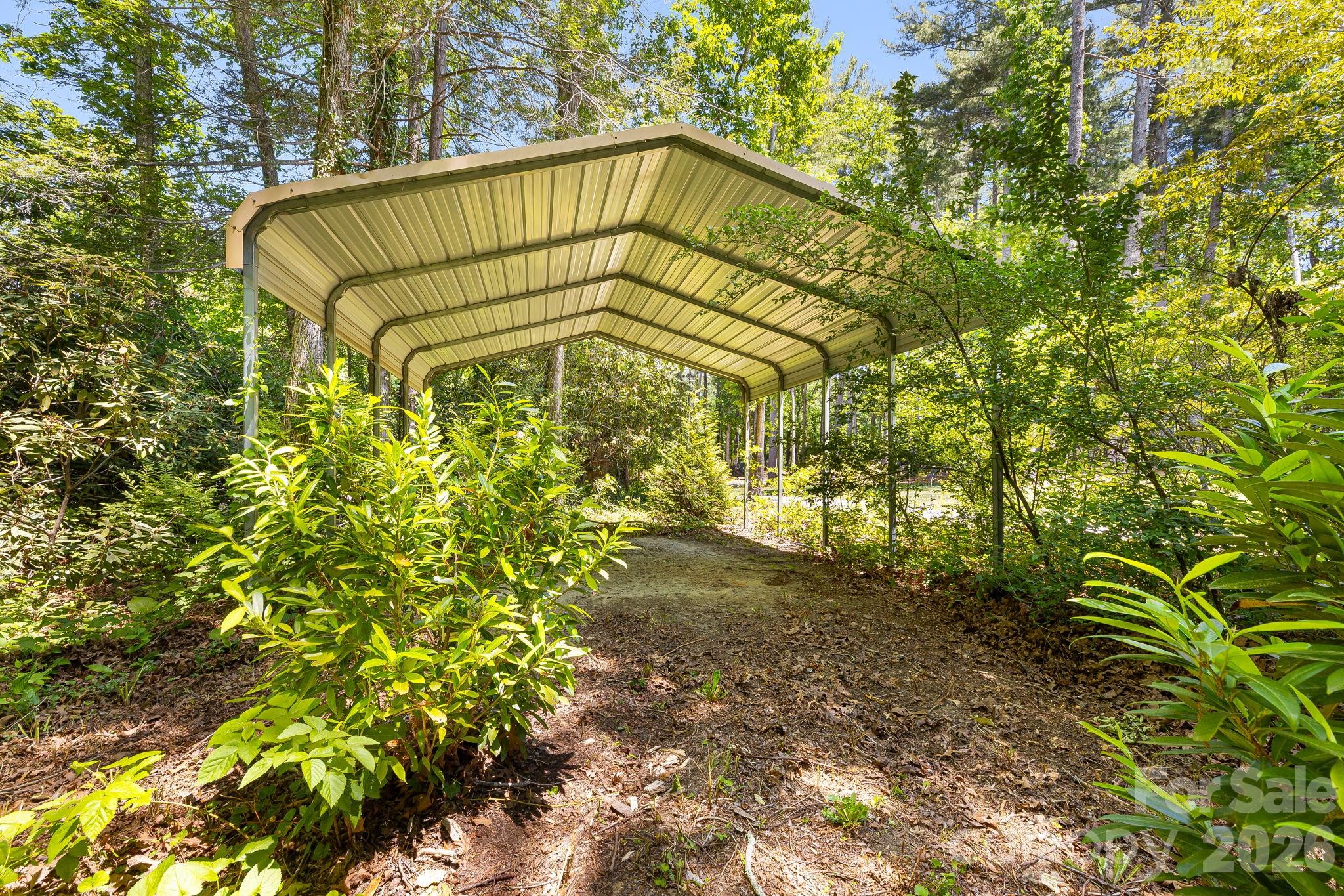 128 Tee Off Lane — Hendersonville
