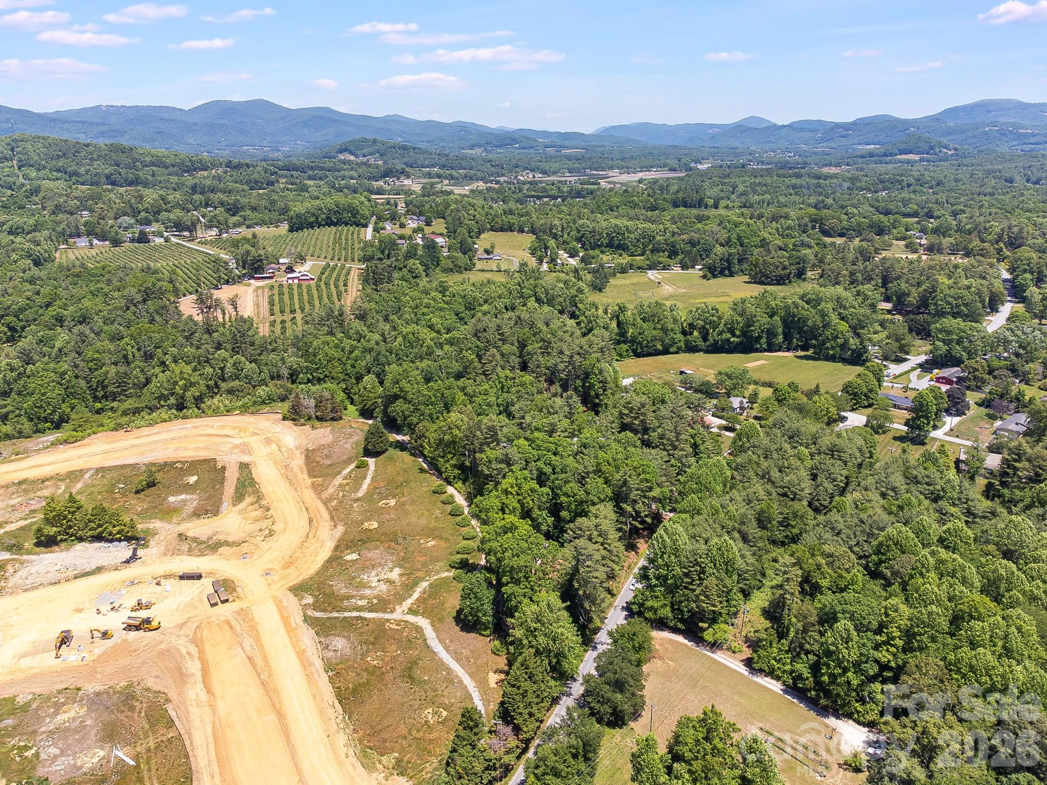 128 Tee Off Lane — Hendersonville