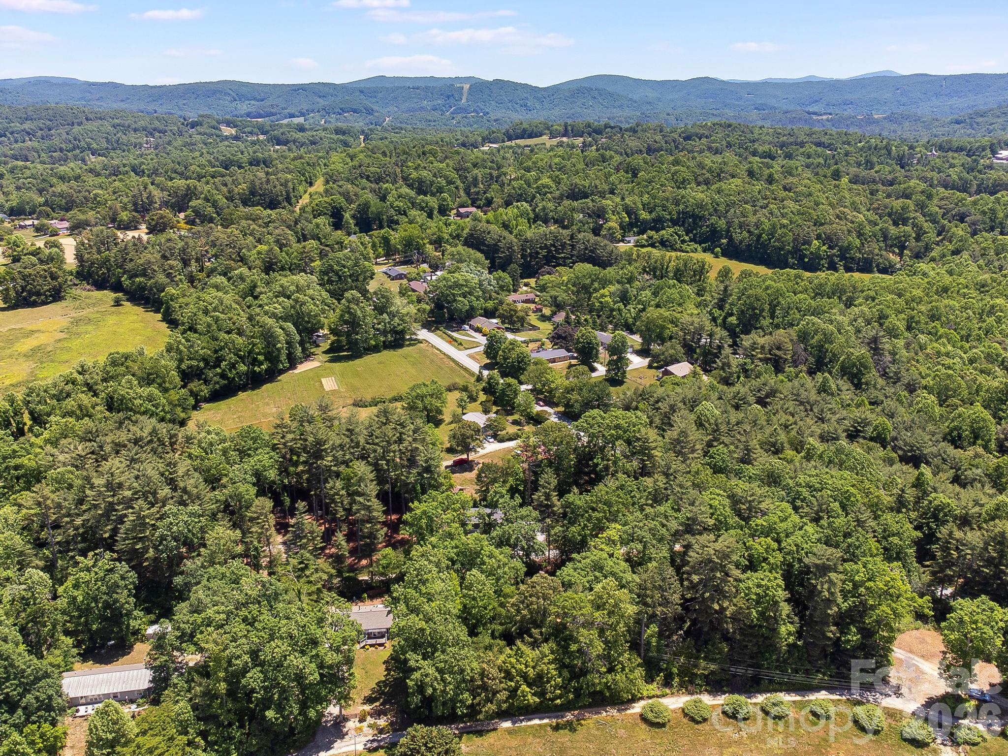128 Tee Off Lane — Hendersonville