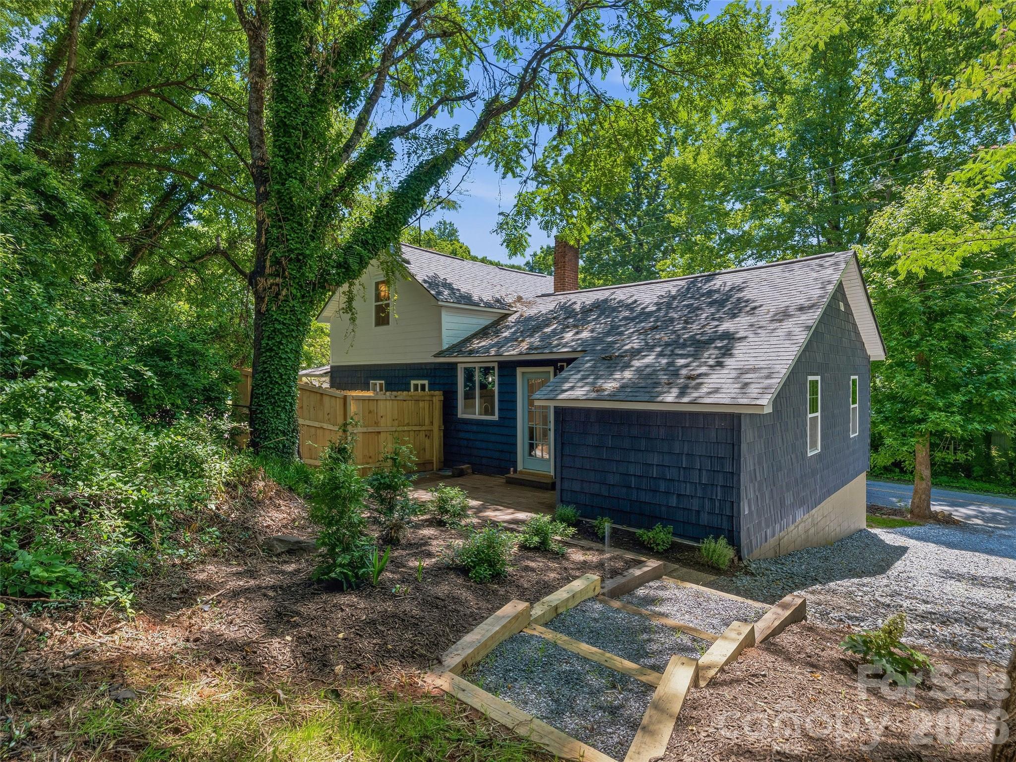 895 N Trade Street — Tryon
