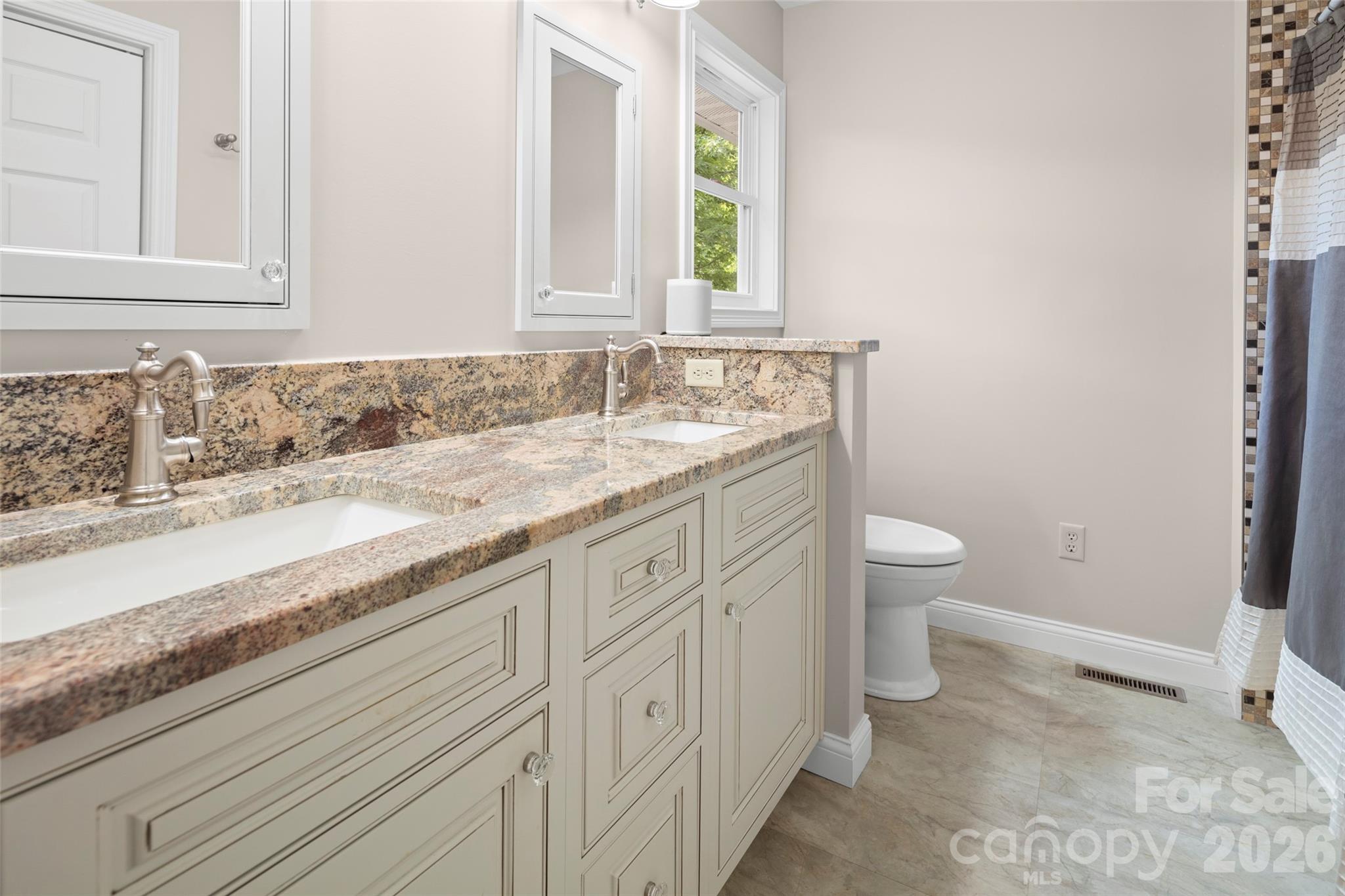 2750 Leucothae Way — Hendersonville