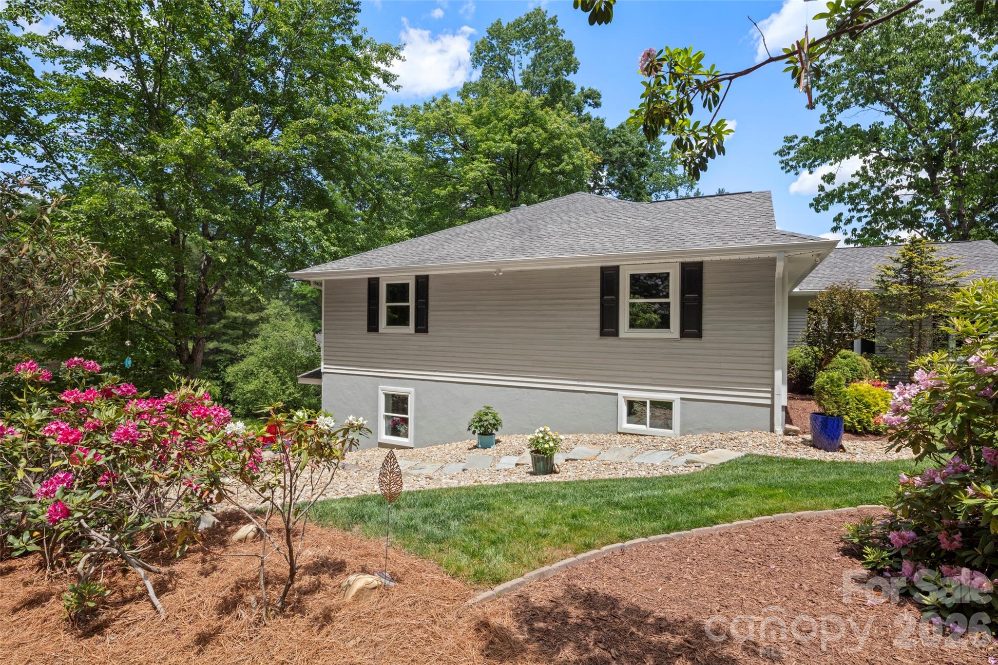 2750 Leucothae Way — Hendersonville