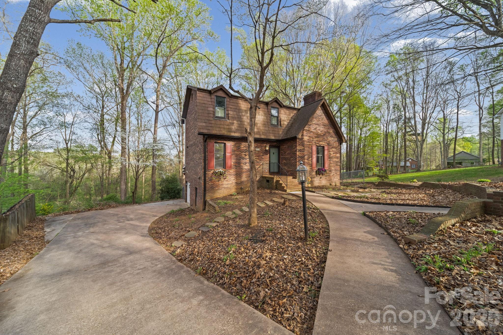 200 Maple Court — Lexington