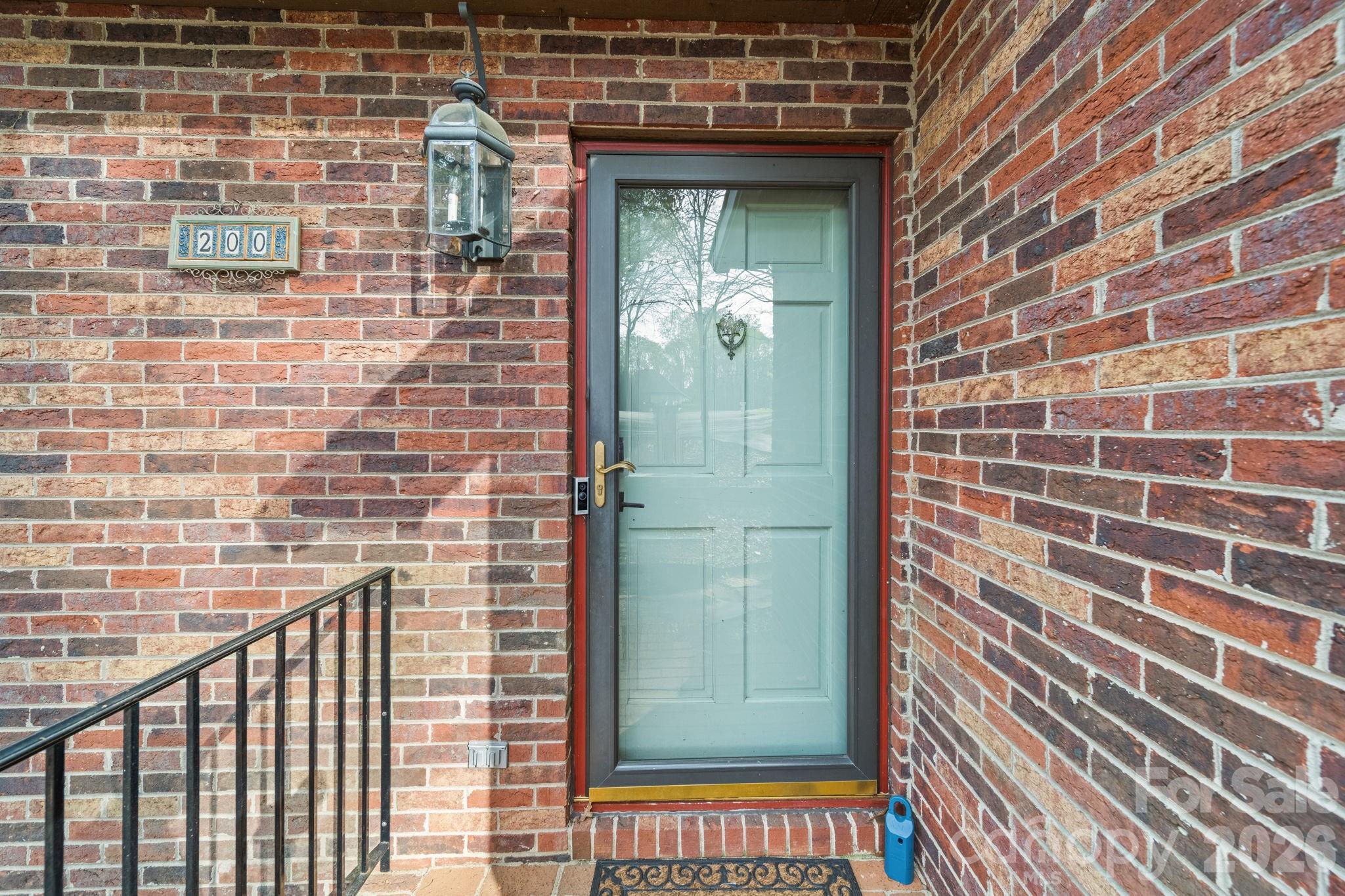 200 Maple Court — Lexington