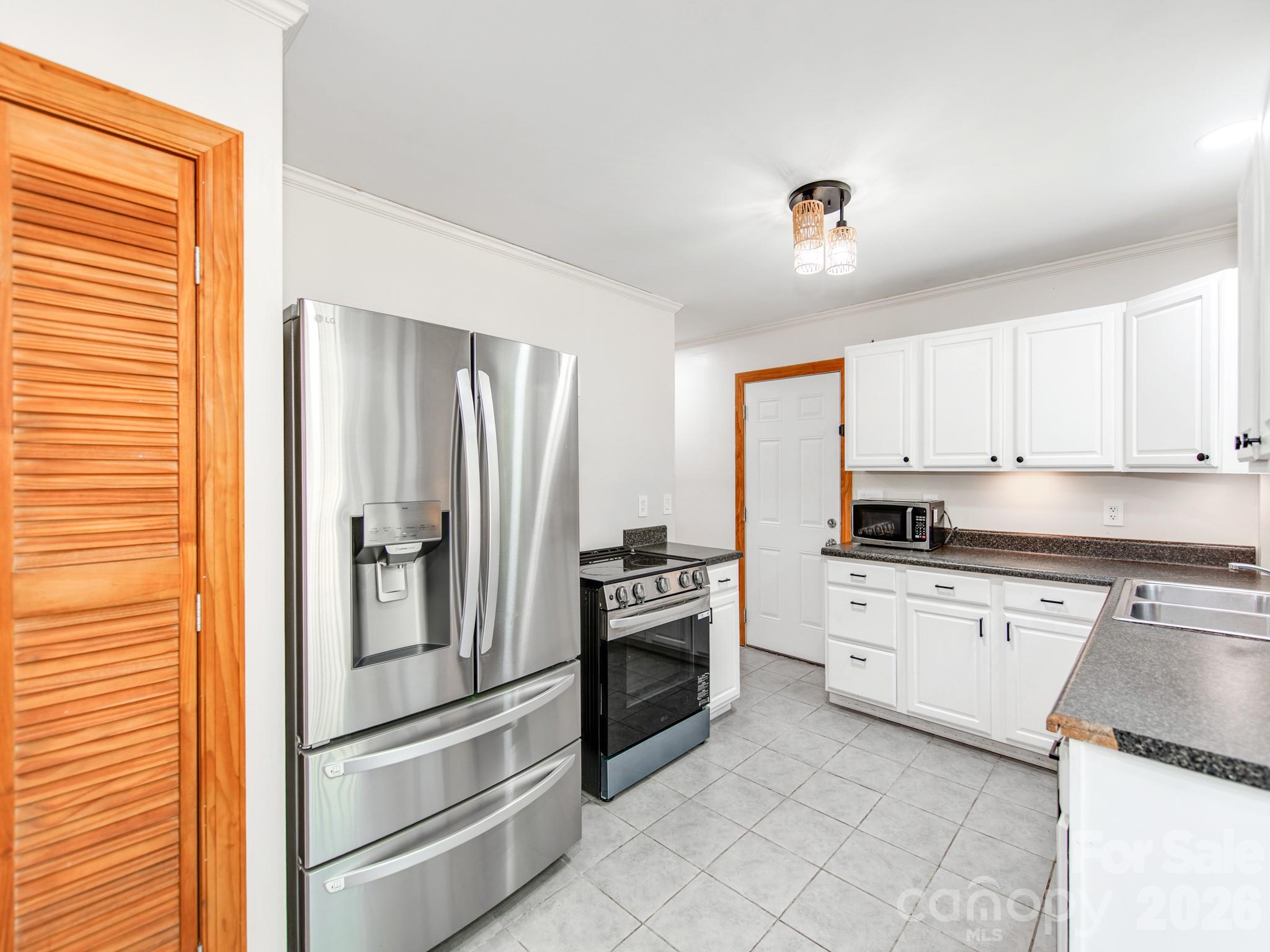 7575 Tanglewood Drive — Vale