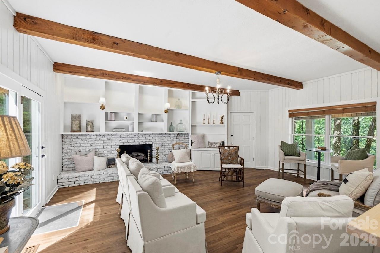 212 Estate Drive — Hendersonville
