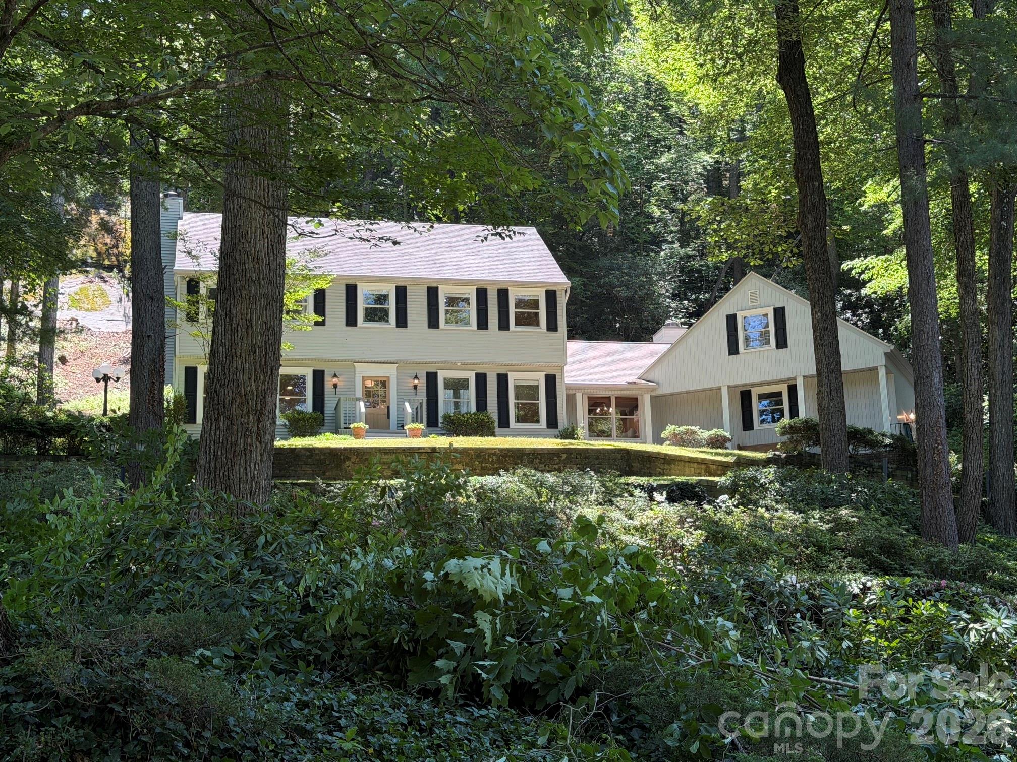 212 Estate Drive — Hendersonville