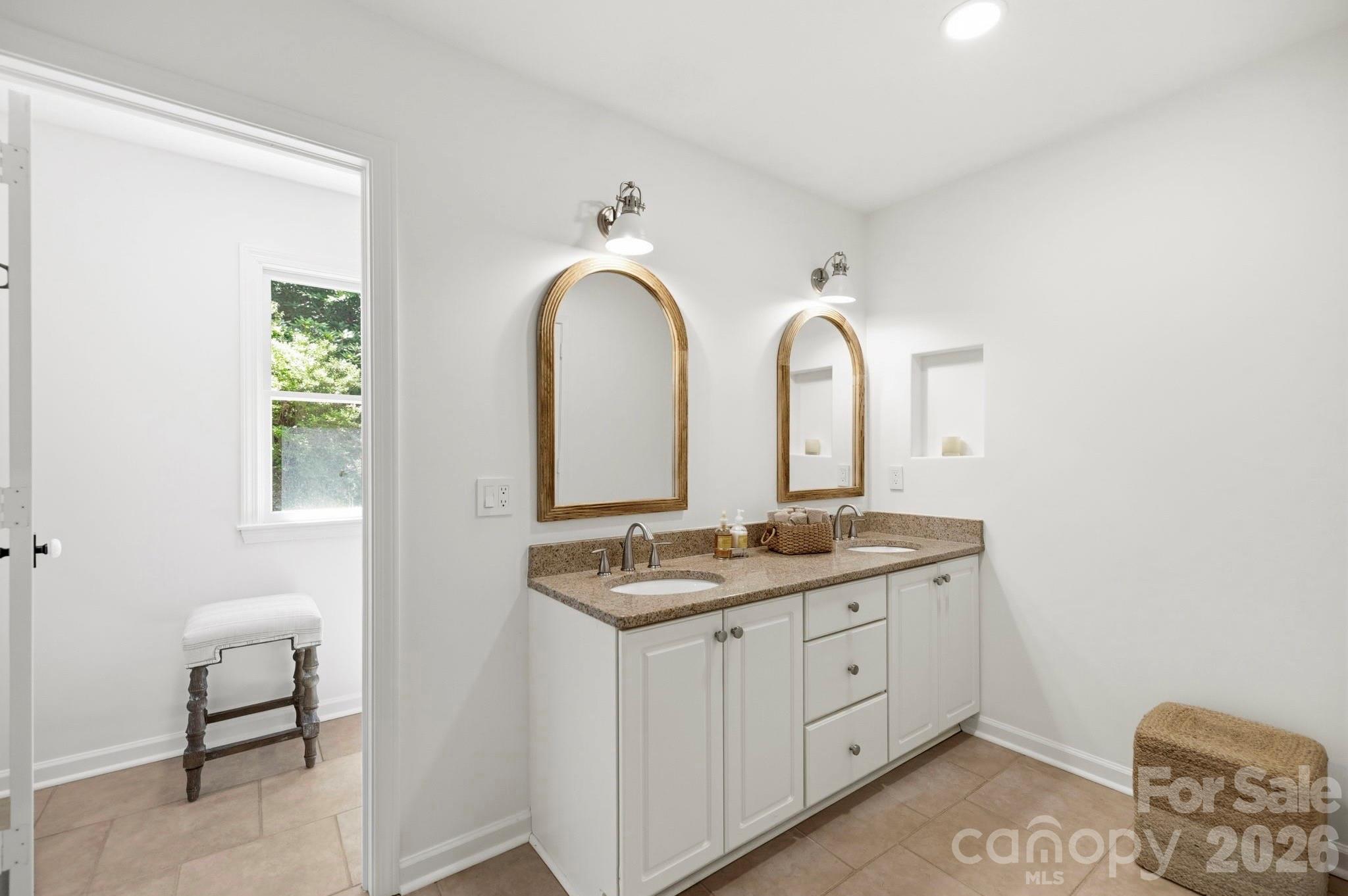 212 Estate Drive — Hendersonville
