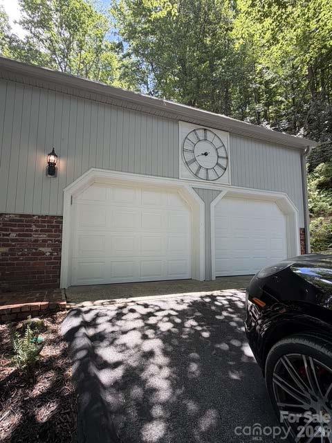 212 Estate Drive — Hendersonville