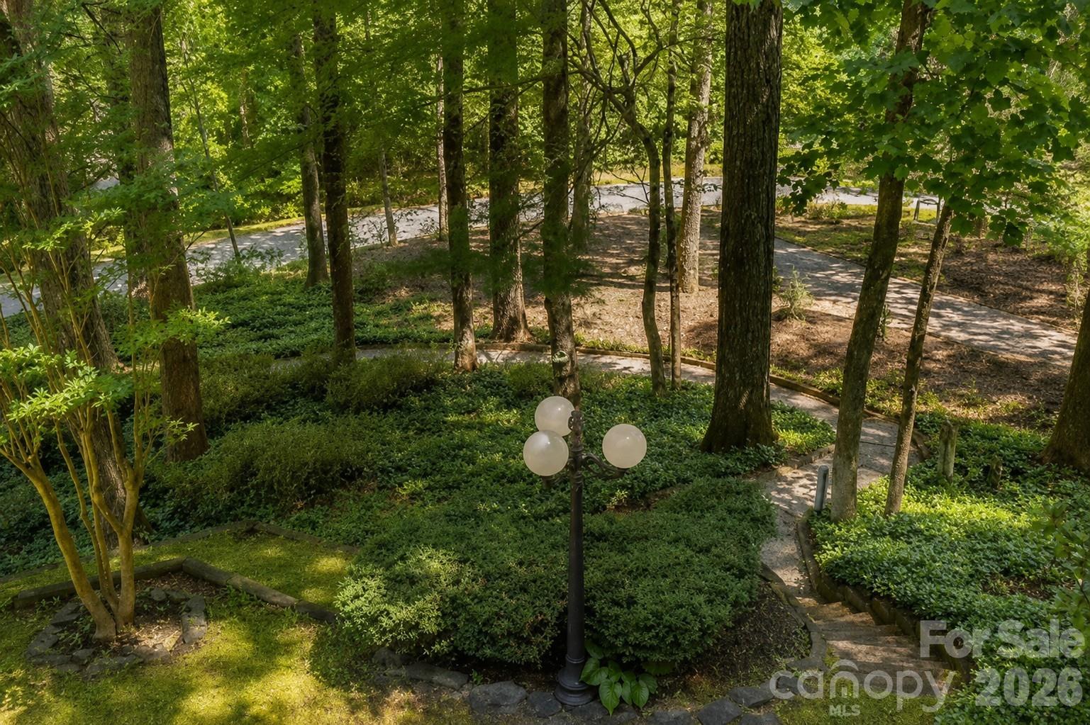 212 Estate Drive — Hendersonville