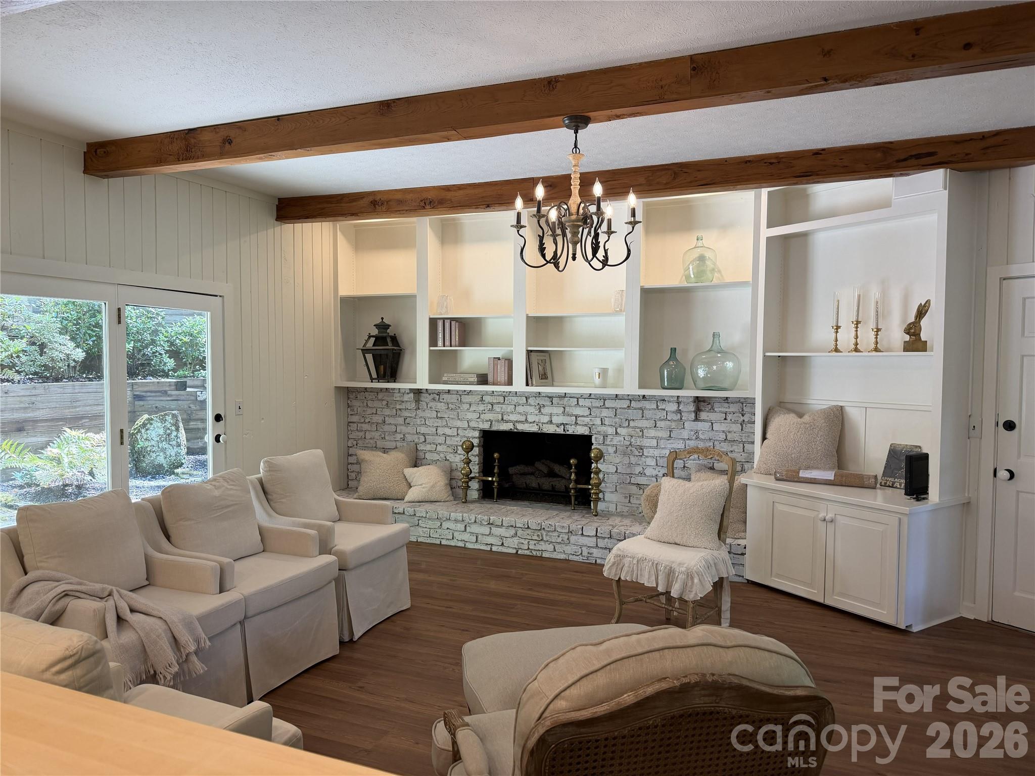 212 Estate Drive — Hendersonville