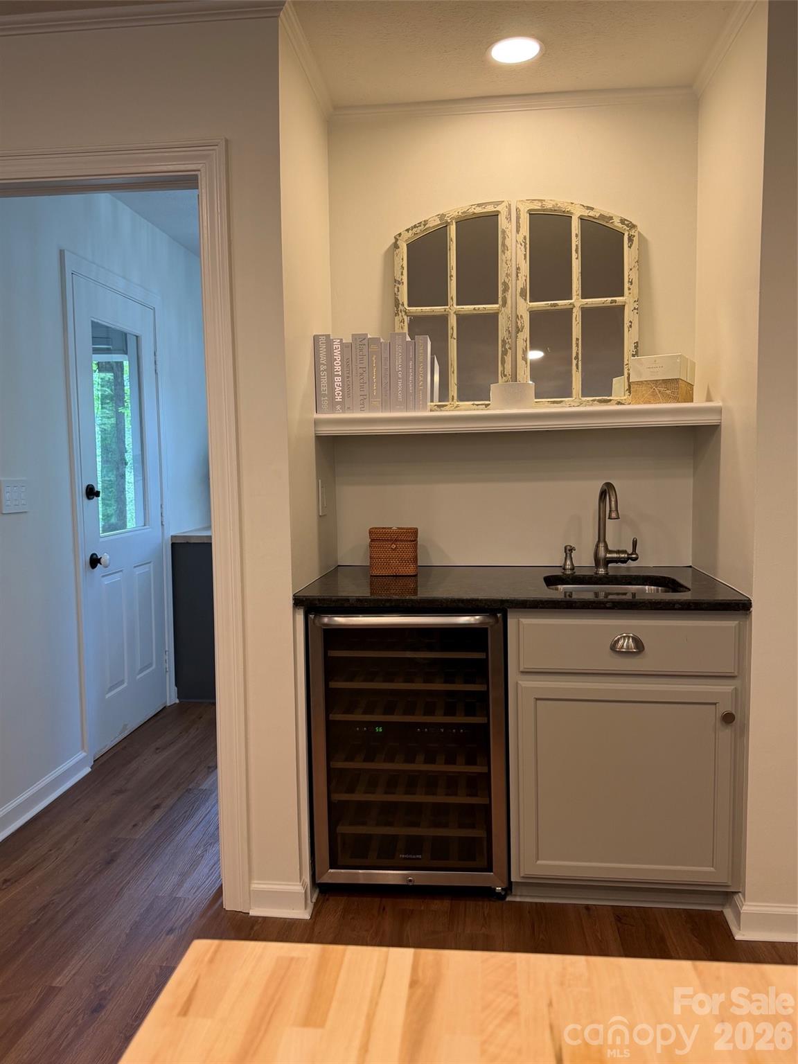 212 Estate Drive — Hendersonville