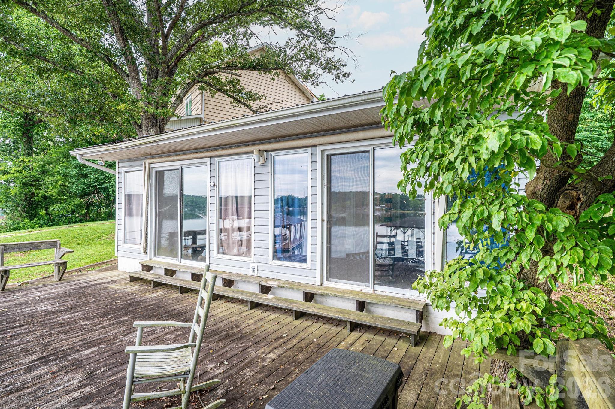 4566 Windward Lane — Catawba
