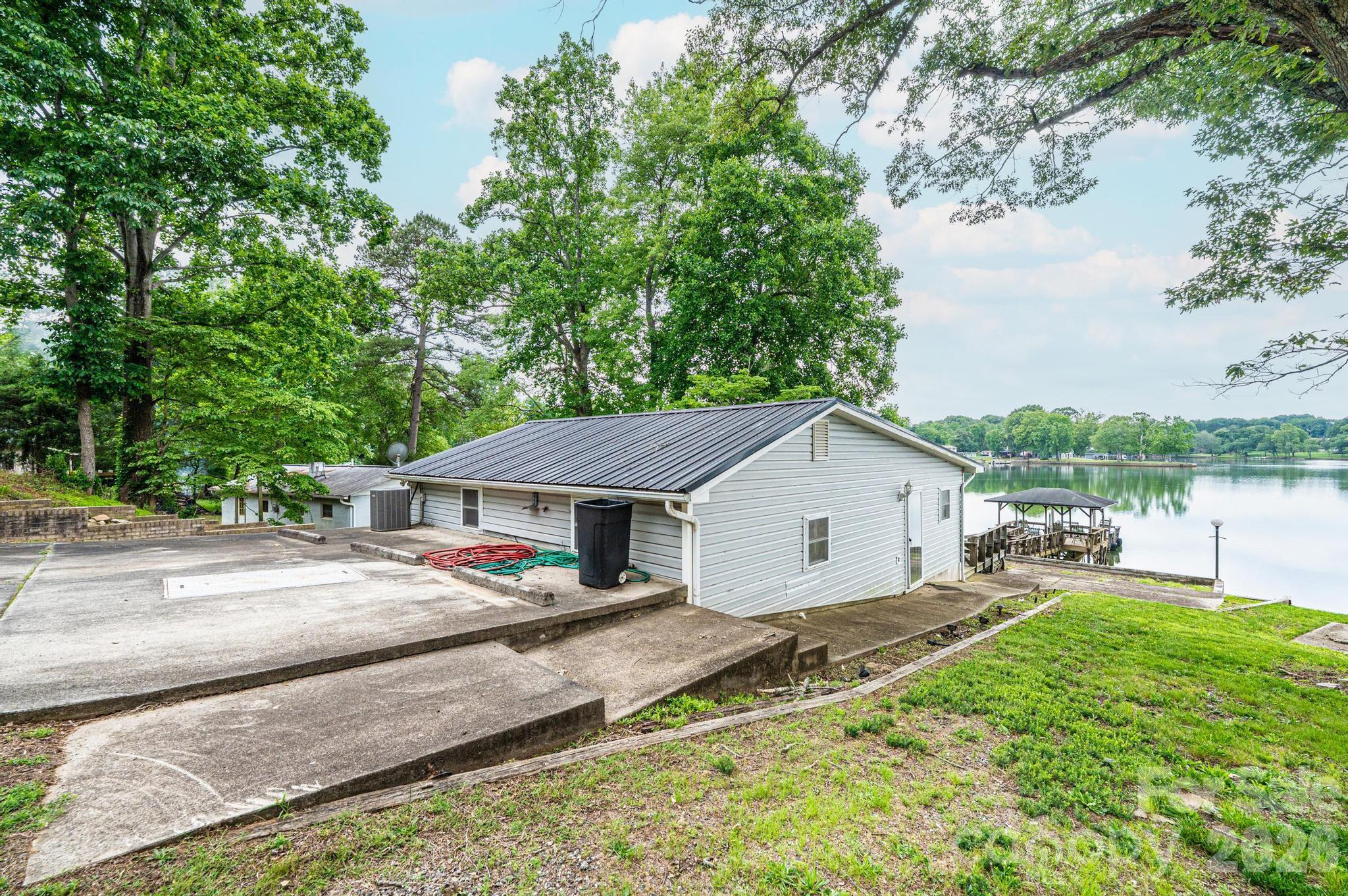 4566 Windward Lane — Catawba