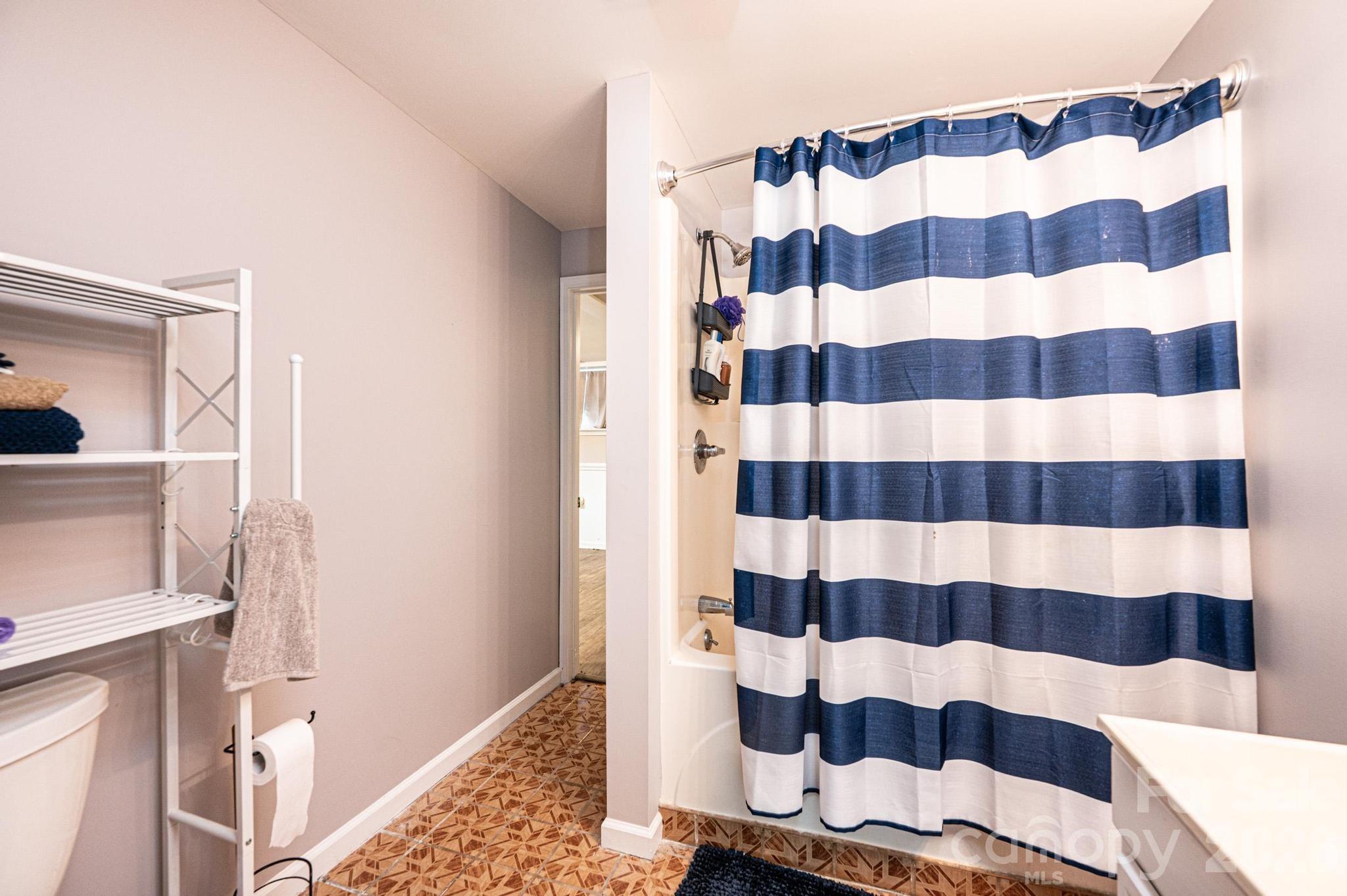 4566 Windward Lane — Catawba