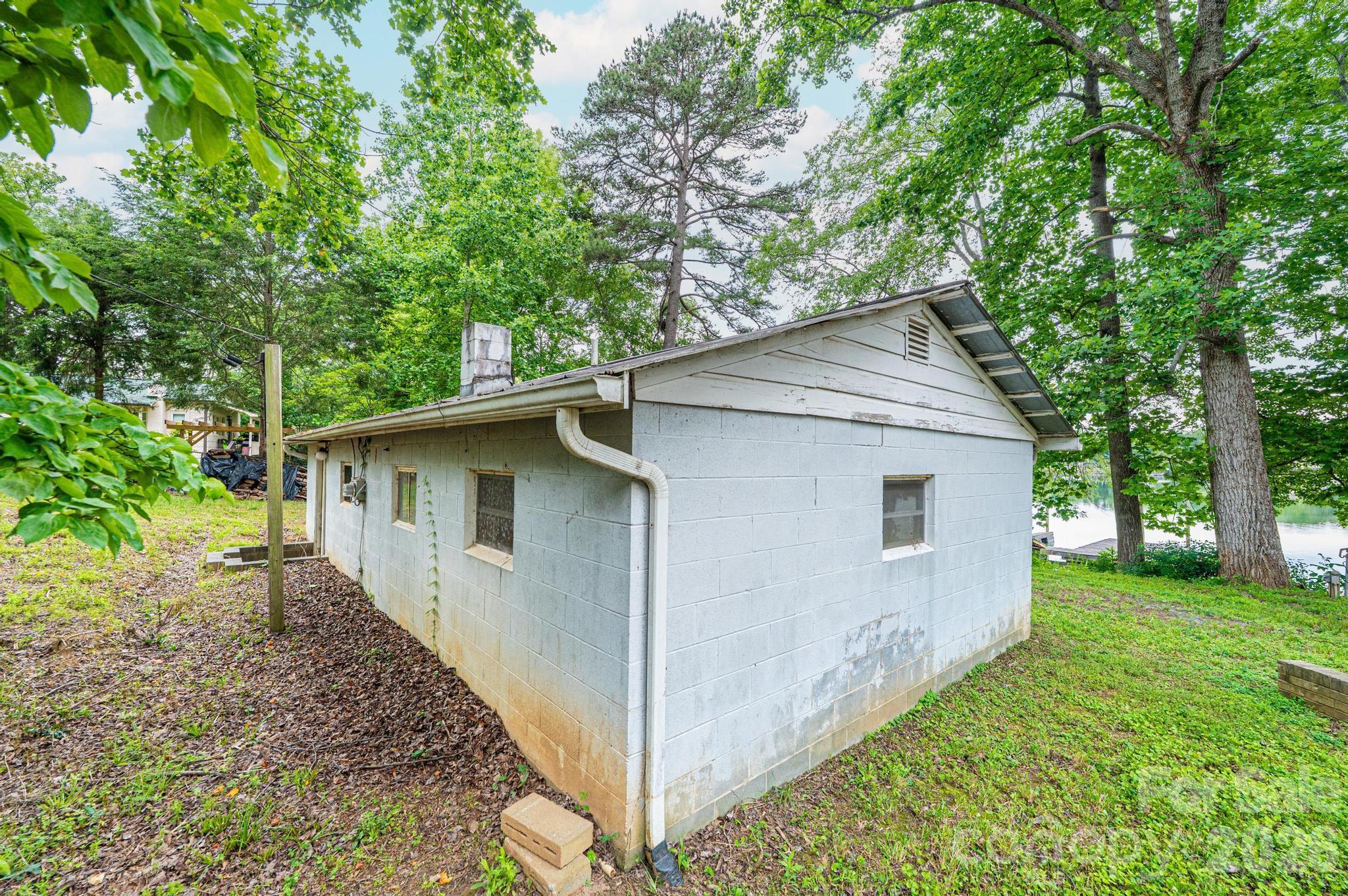 4566 Windward Lane — Catawba