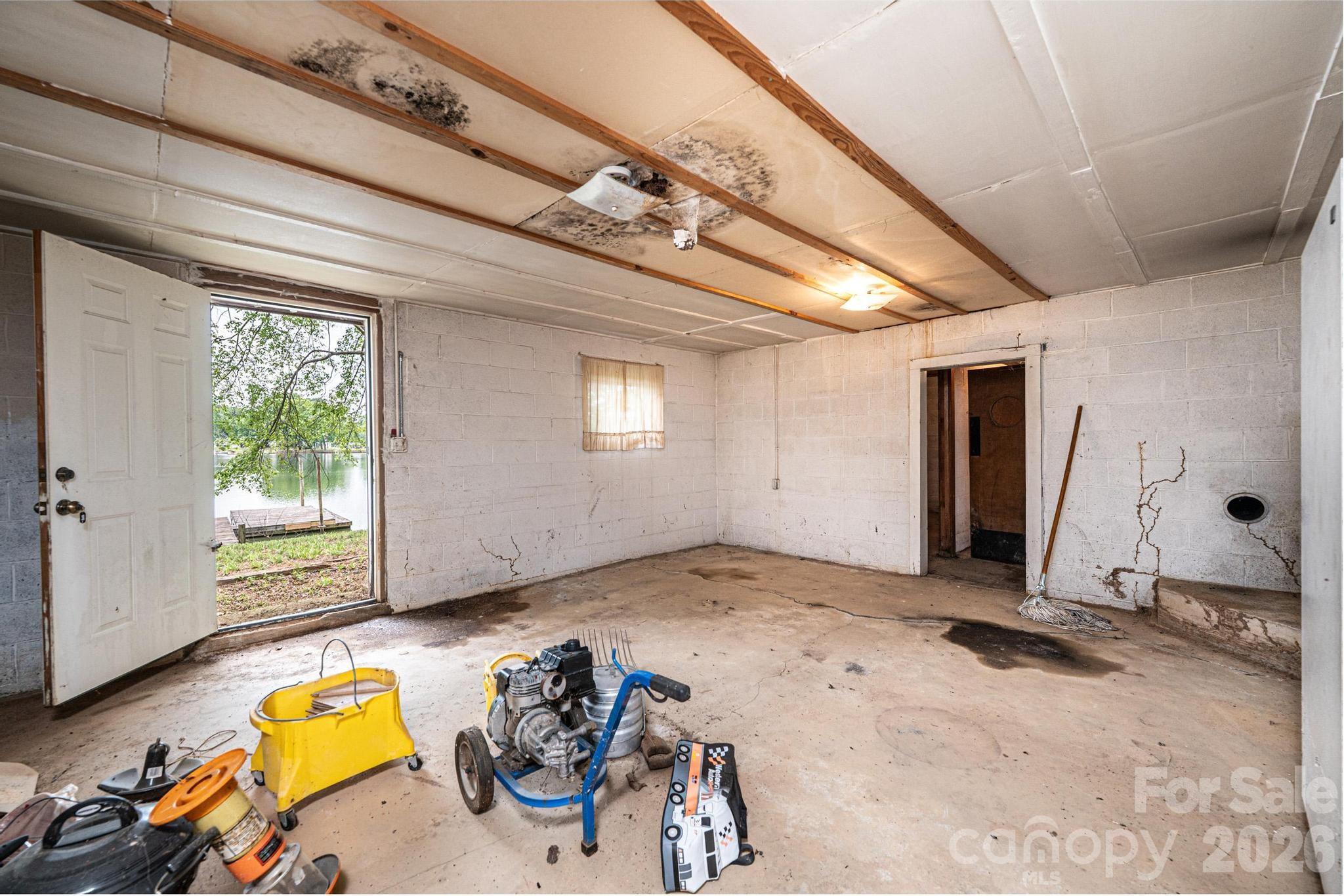 4566 Windward Lane — Catawba