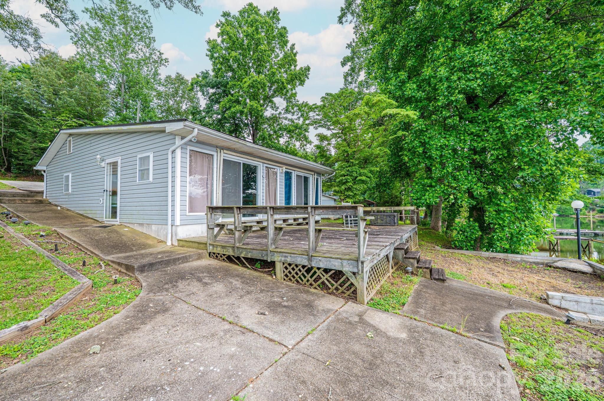 4566 Windward Lane — Catawba