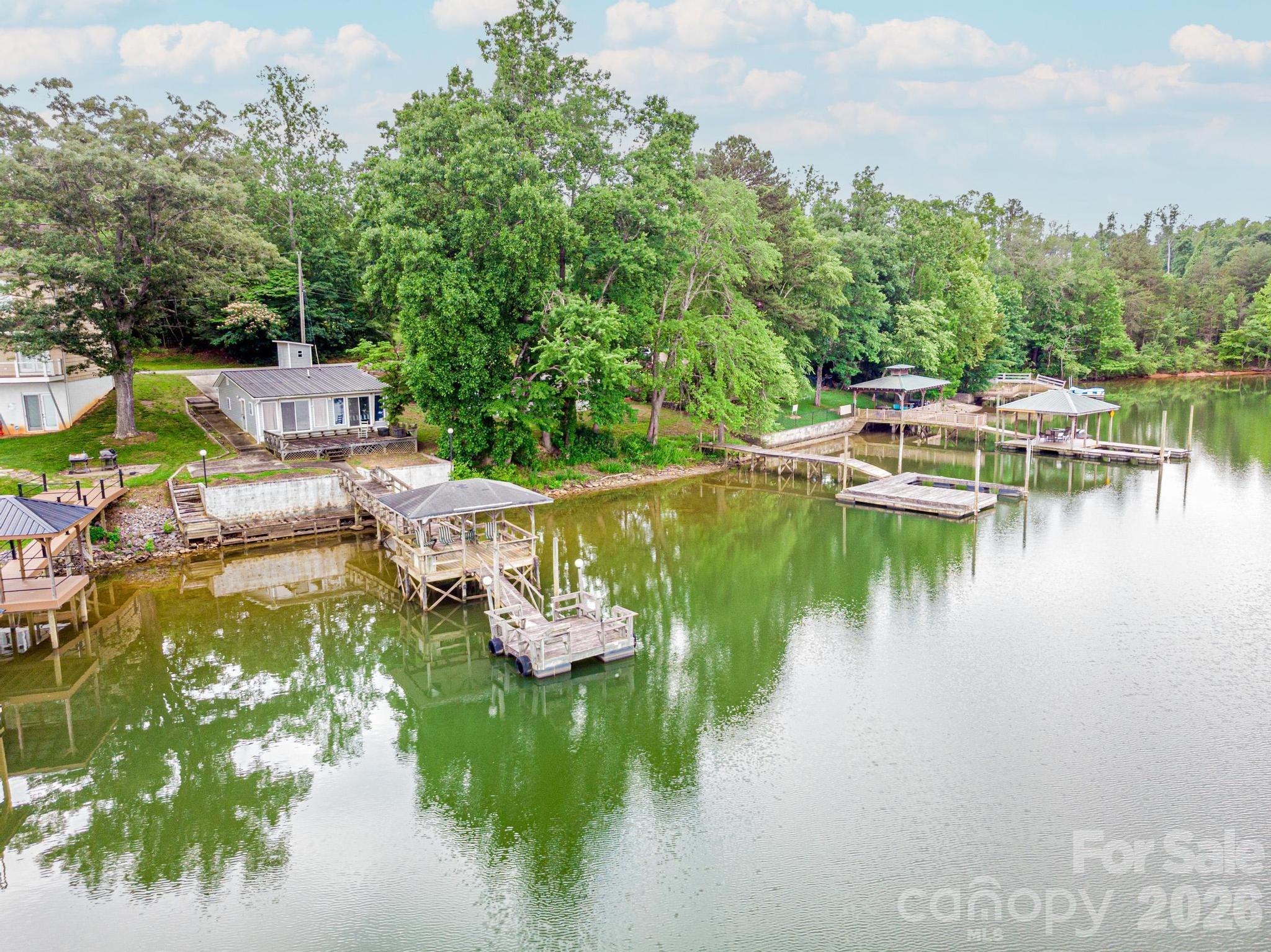4566 Windward Lane — Catawba