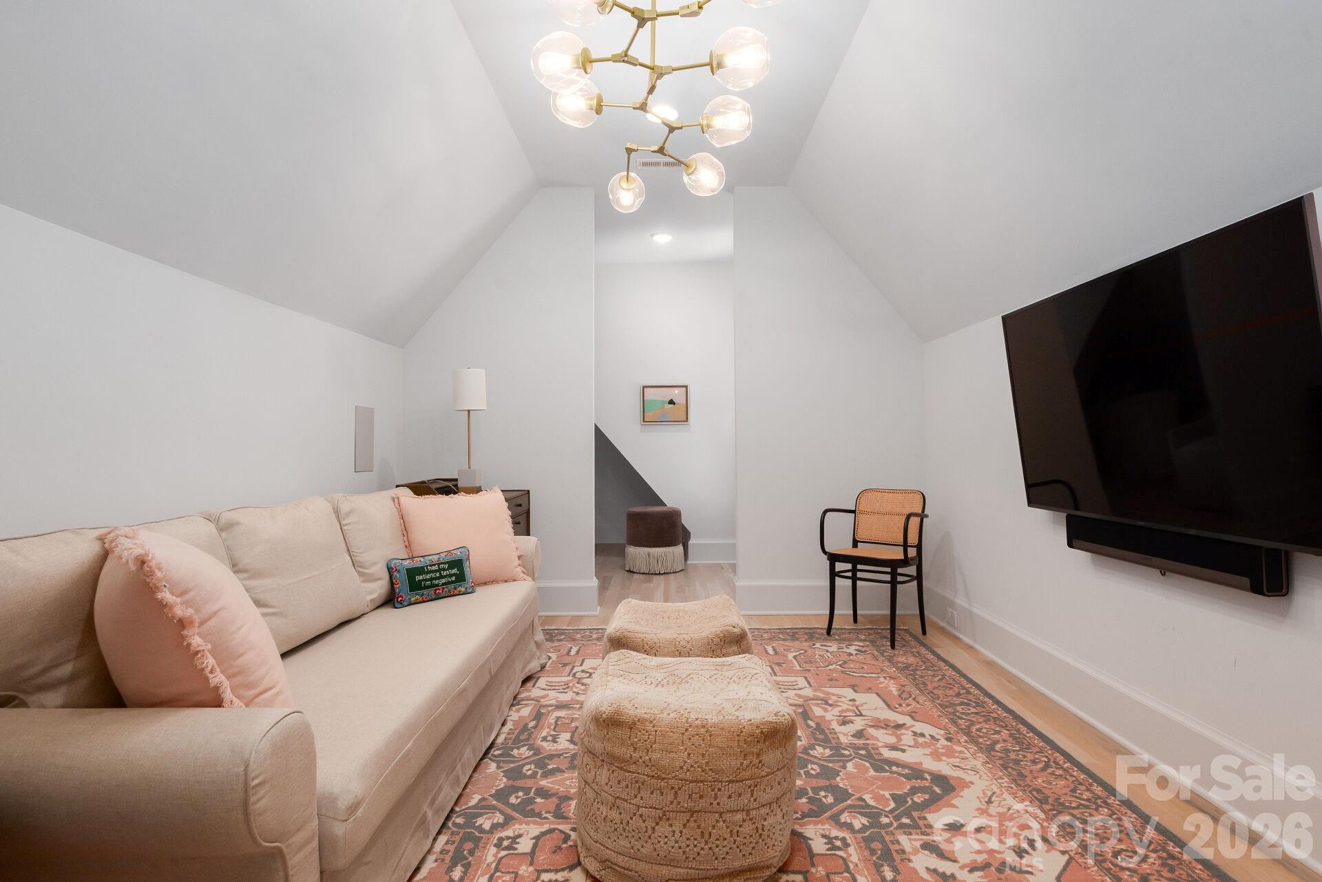 3020 Whiting Avenue — Charlotte