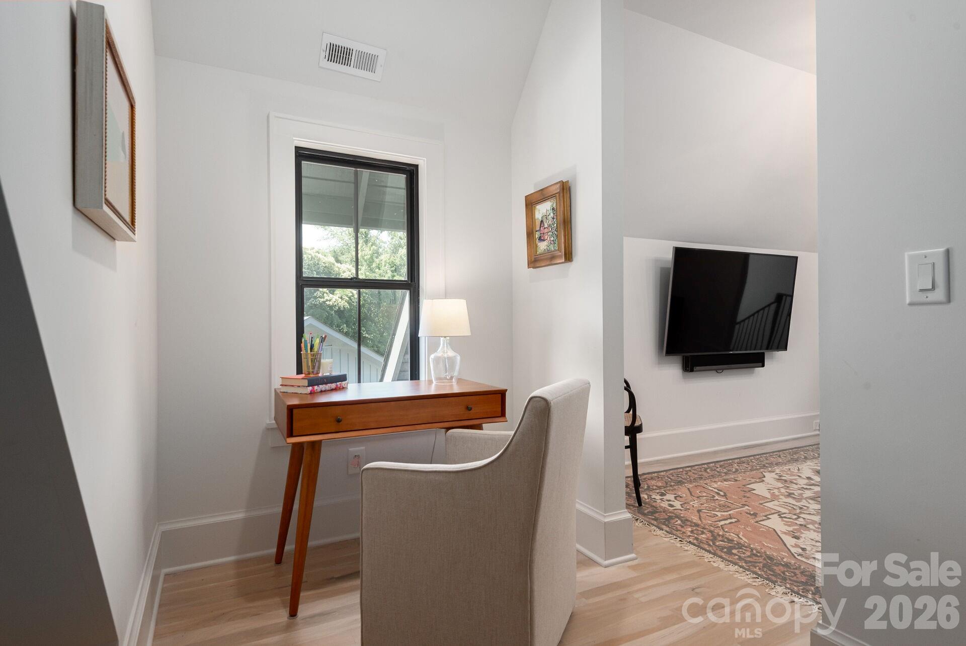3020 Whiting Avenue — Charlotte