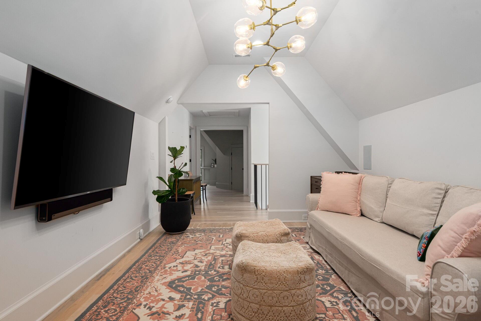 3020 Whiting Avenue — Charlotte