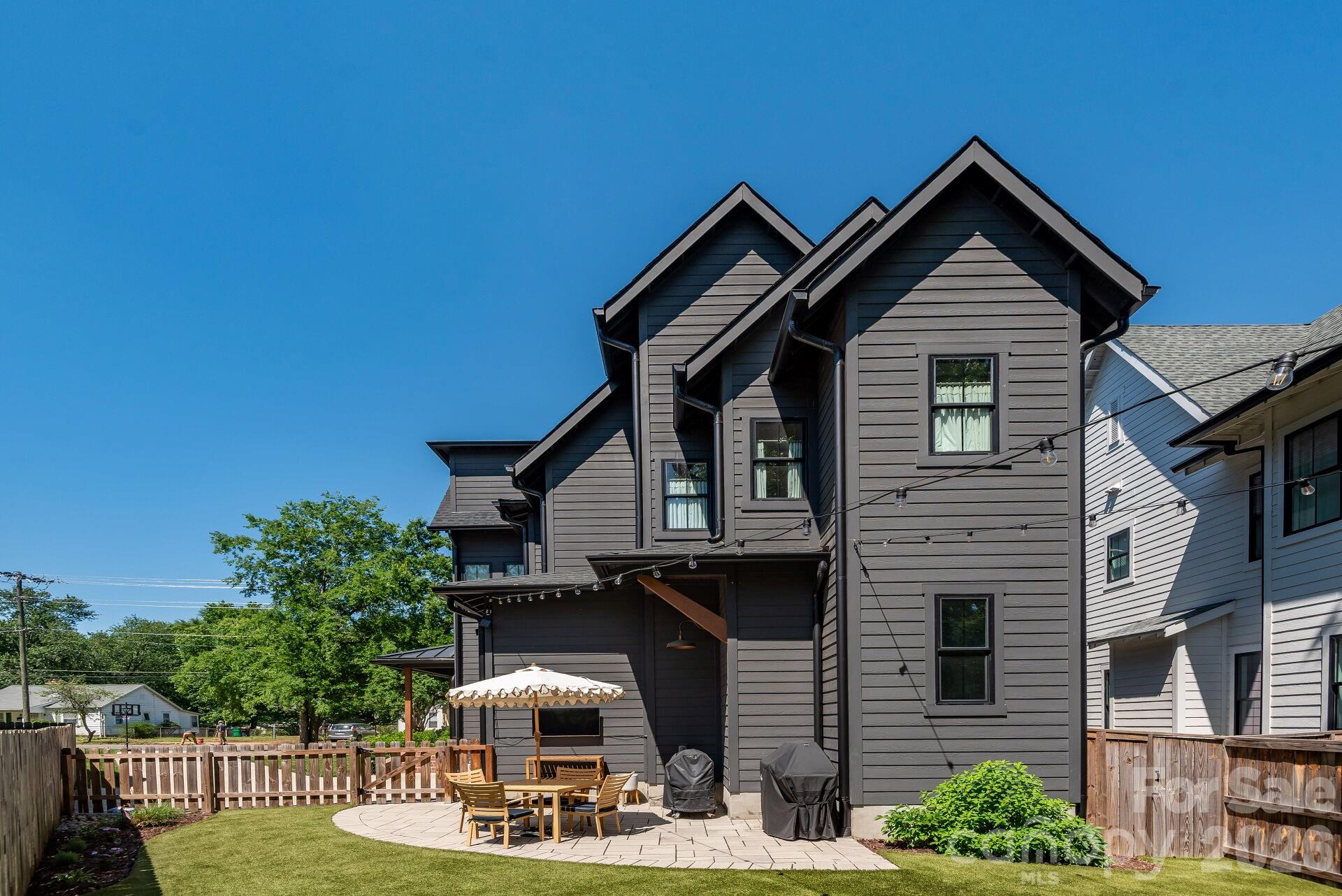 3020 Whiting Avenue — Charlotte