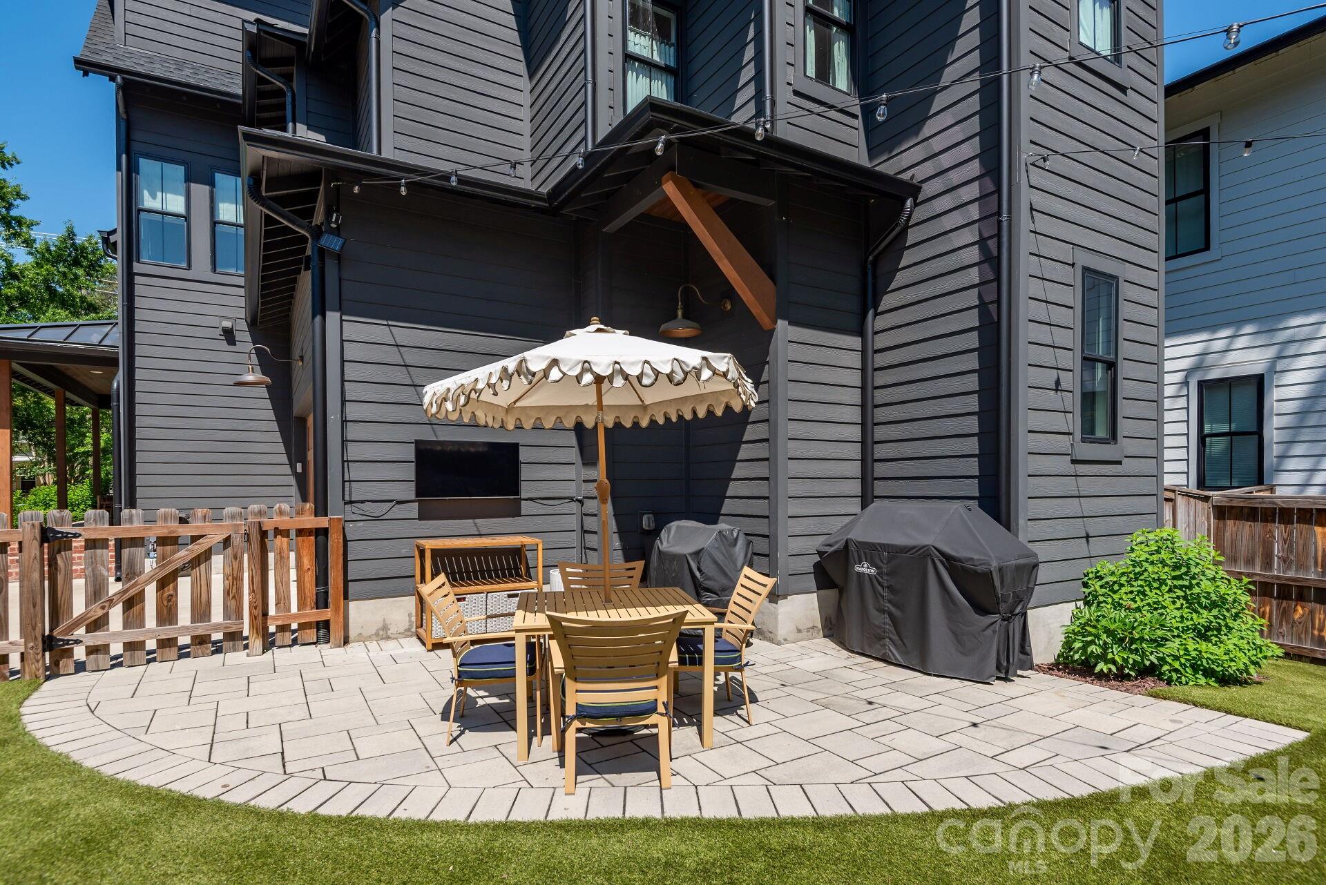 3020 Whiting Avenue — Charlotte
