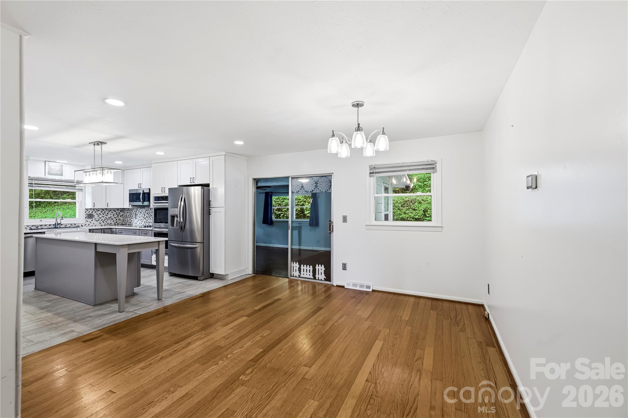 421 Comet Drive — Hendersonville
