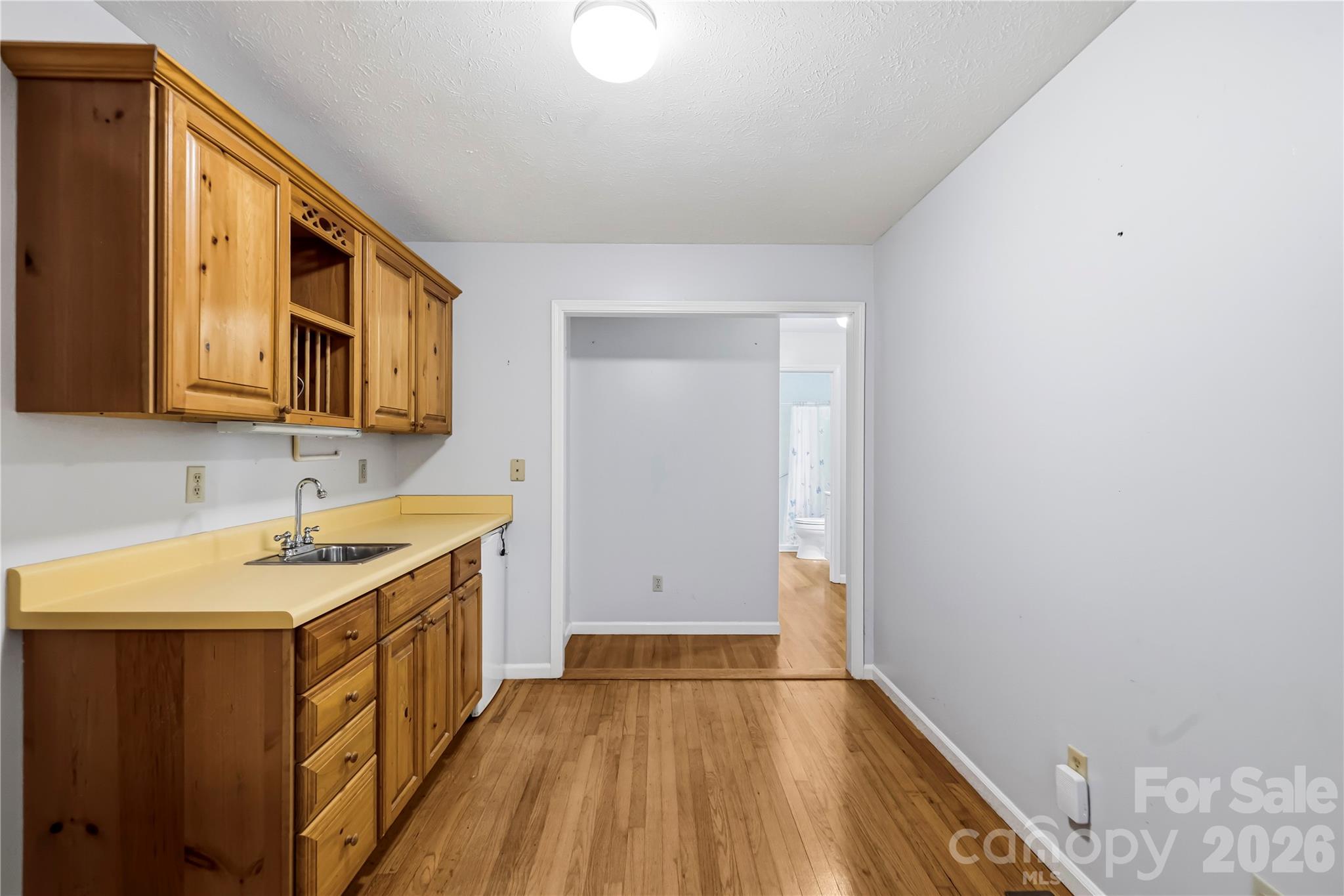 421 Comet Drive — Hendersonville